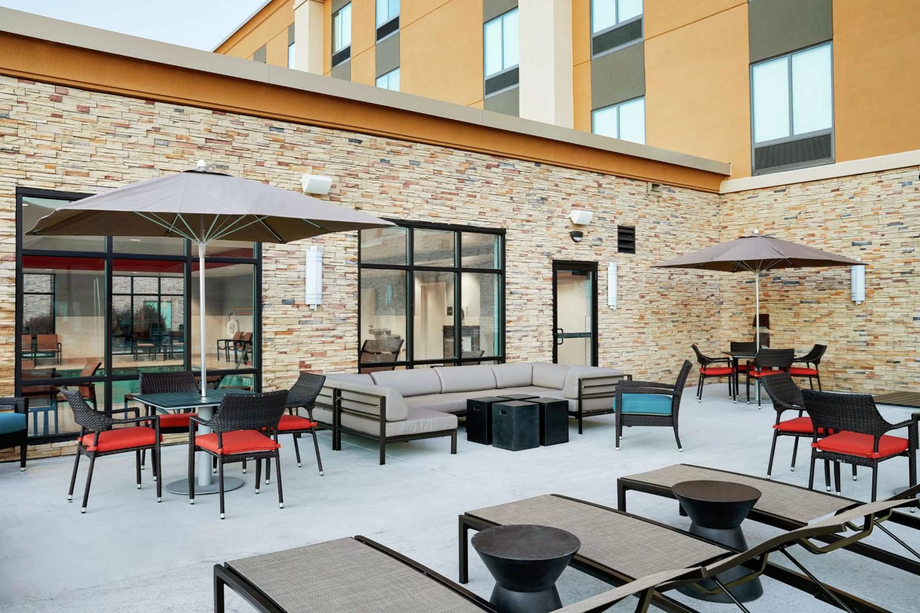 Patio in Hampton Inn & Suites Chicago/Waukegan