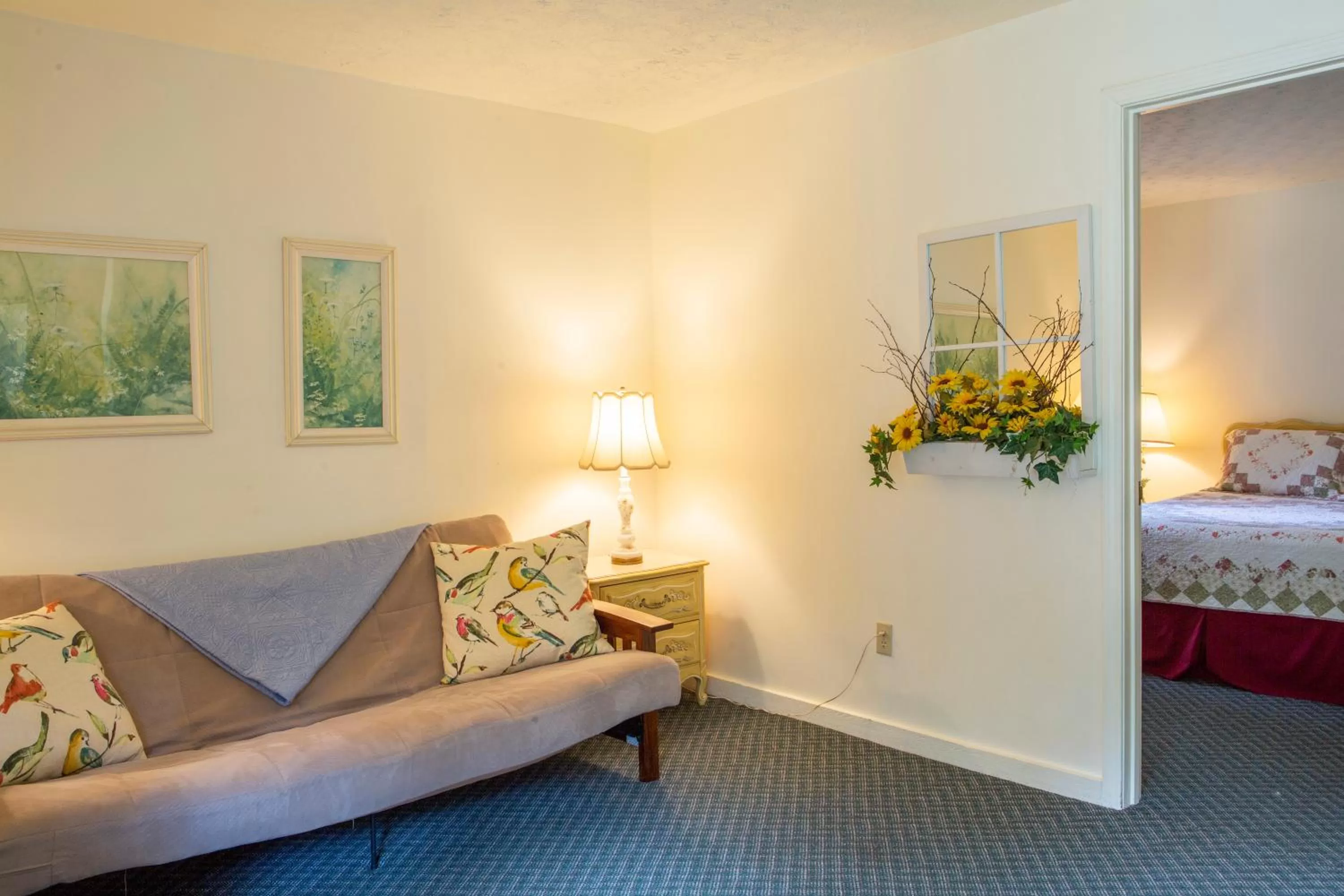 Living room, Bed in The Chimney Rock Inn & Cottages