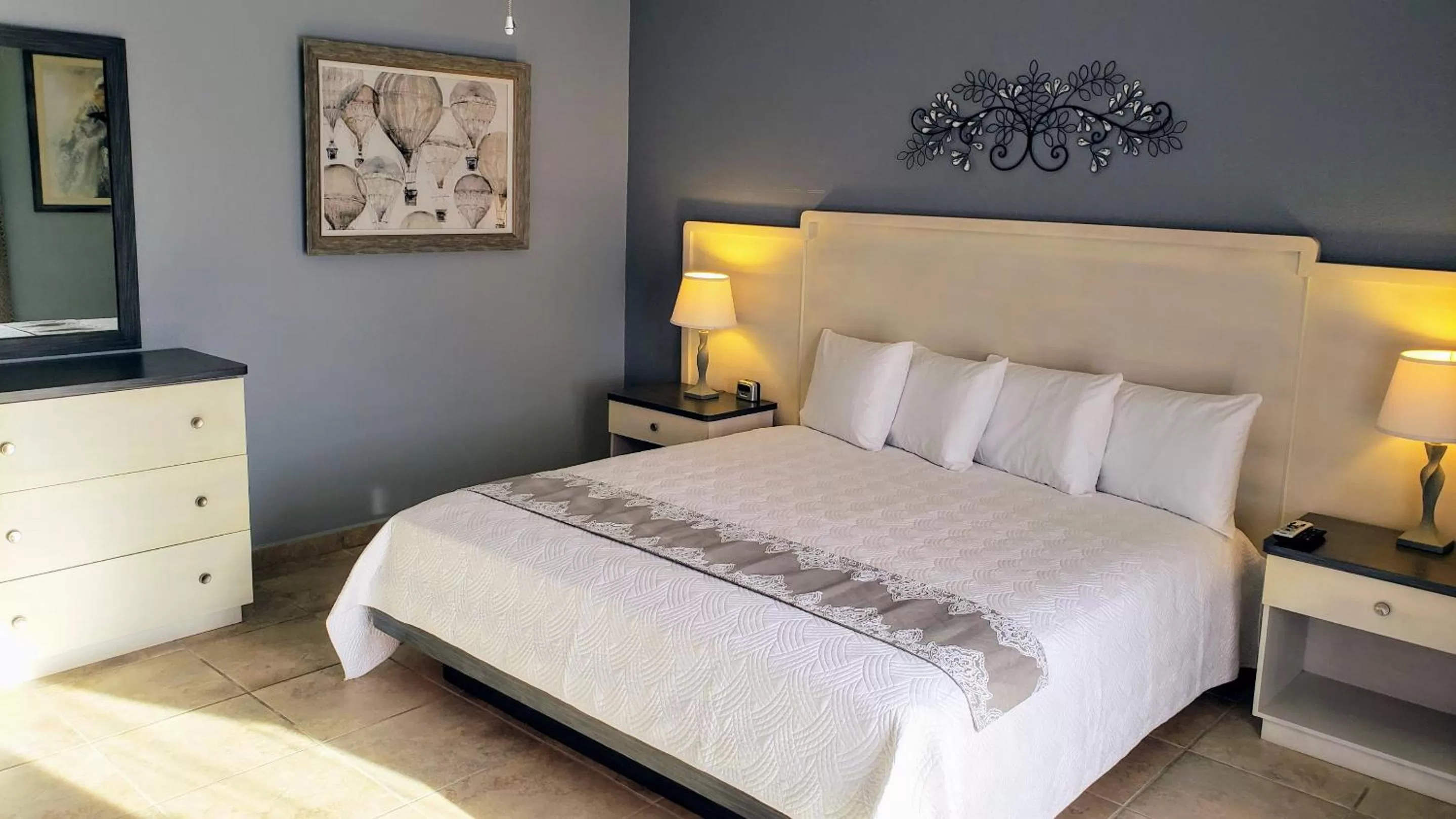 Bedroom, Bed in Combate Beach Resort