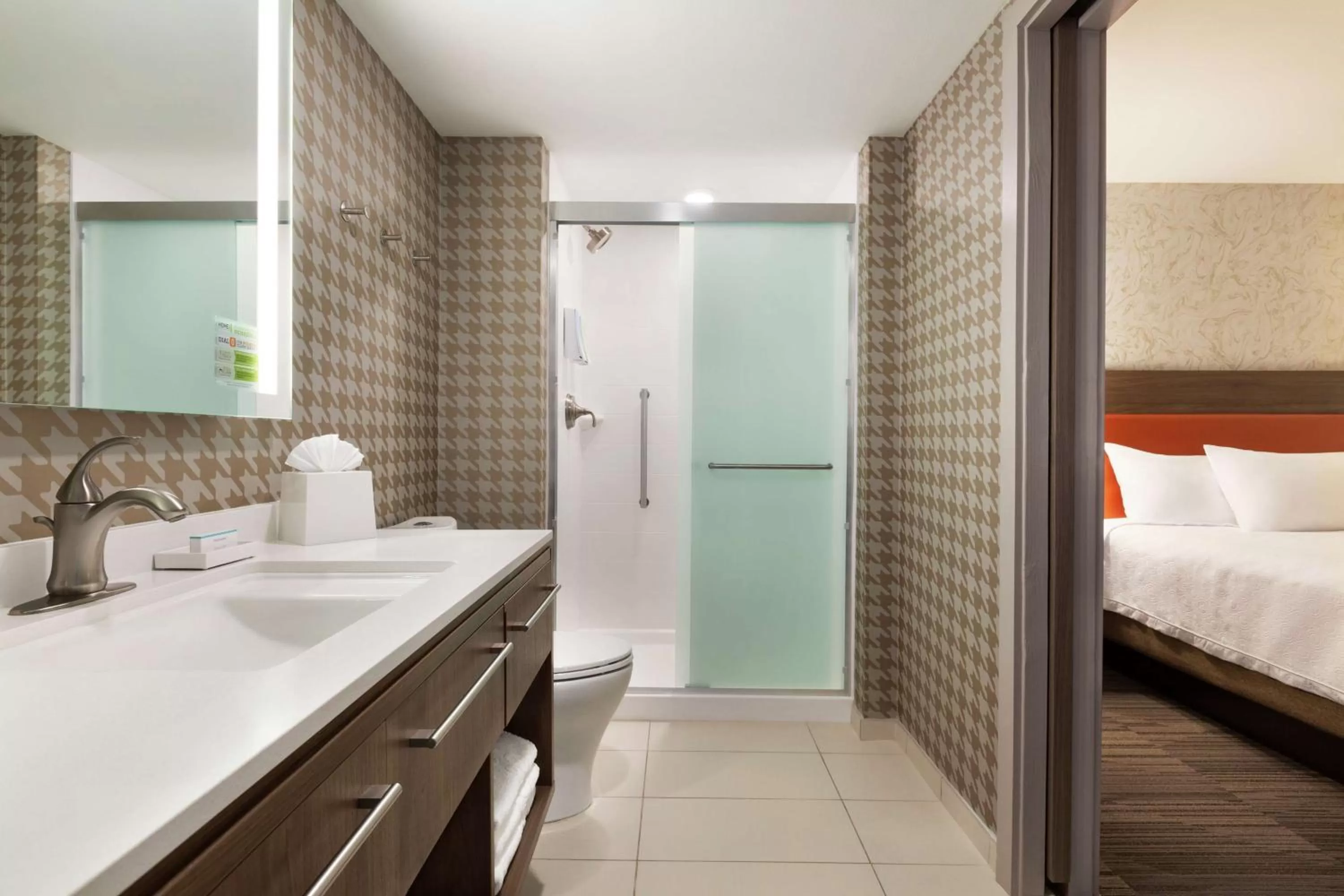Bathroom, Bed in Home2 Suites By Hilton Portland Airport