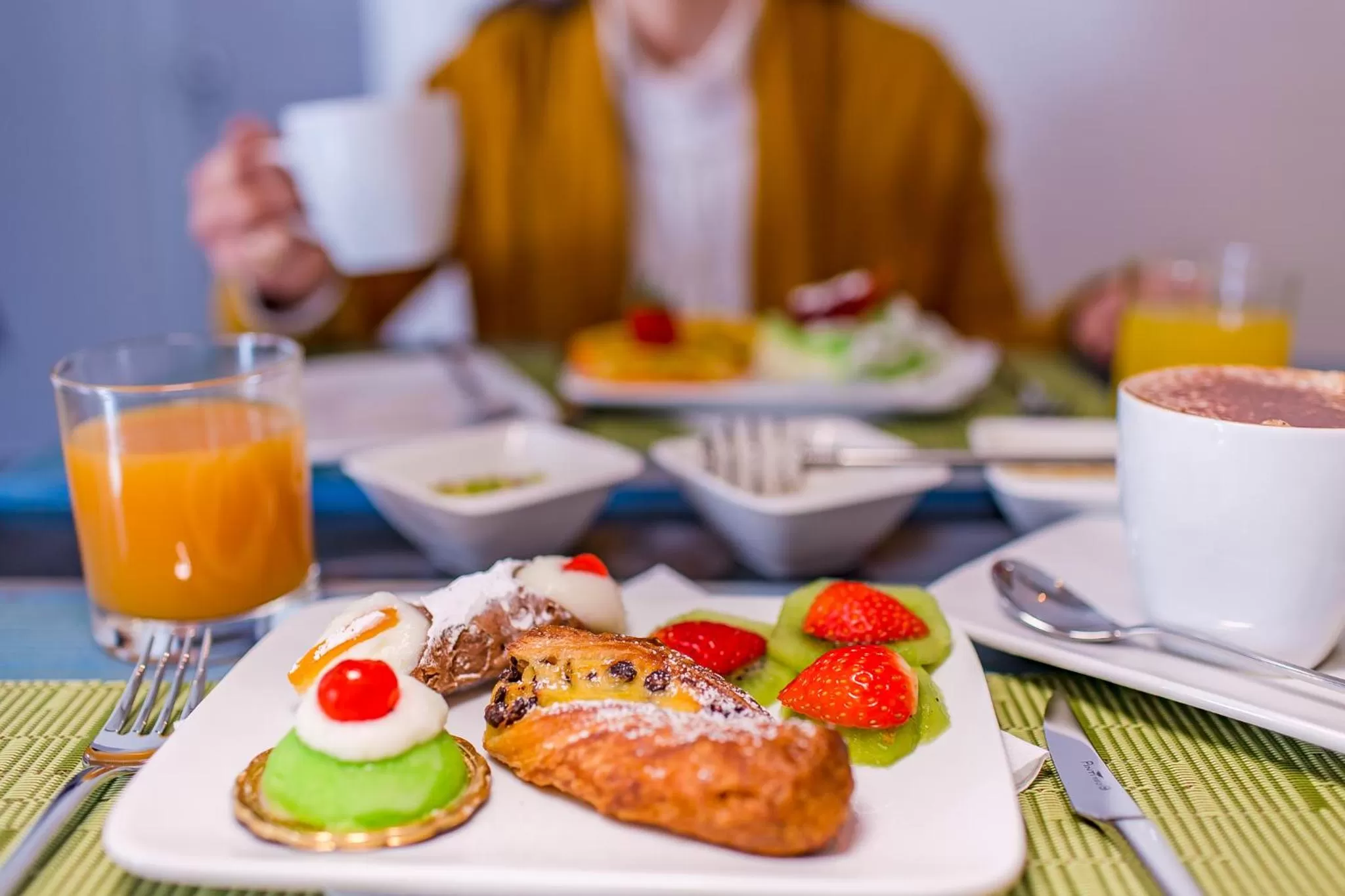 Food and drinks in Le Maestranze Deluxe Rooms