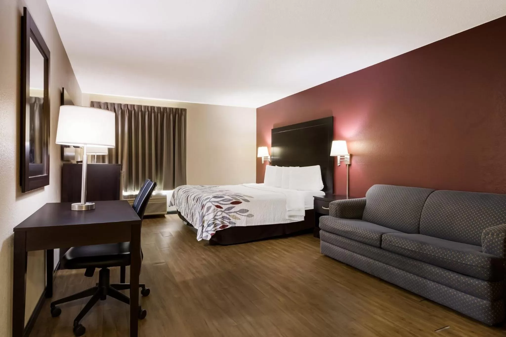 Business King Room Disability Access Non-Smoking in Red Roof Inn South Bend - Mishawaka