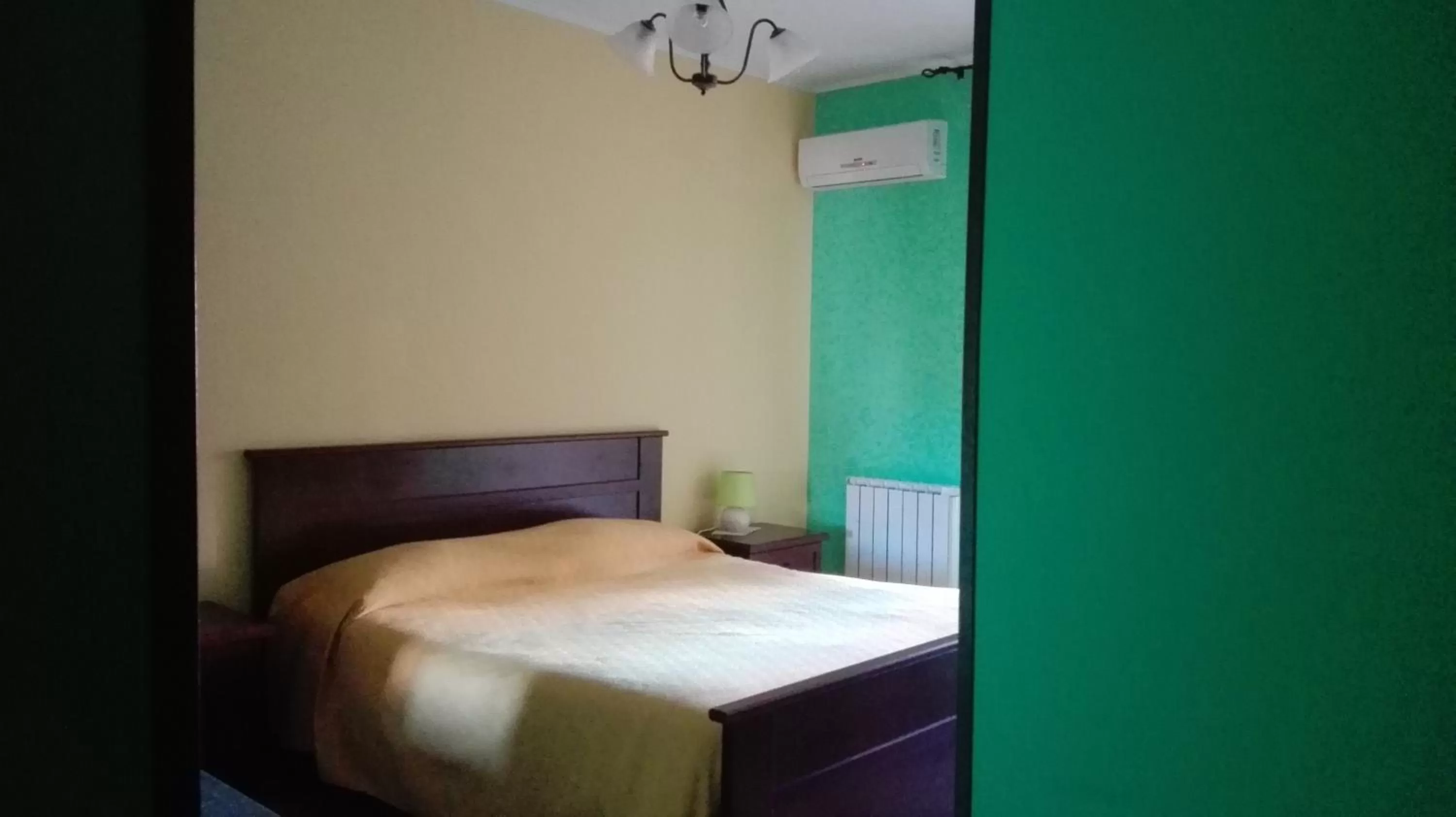 Bedroom, Bed in Agave