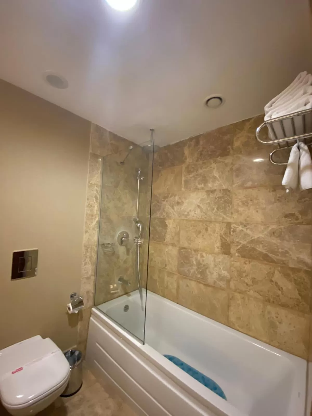 Shower in Ramada Plaza Altin Kayisi Hotel