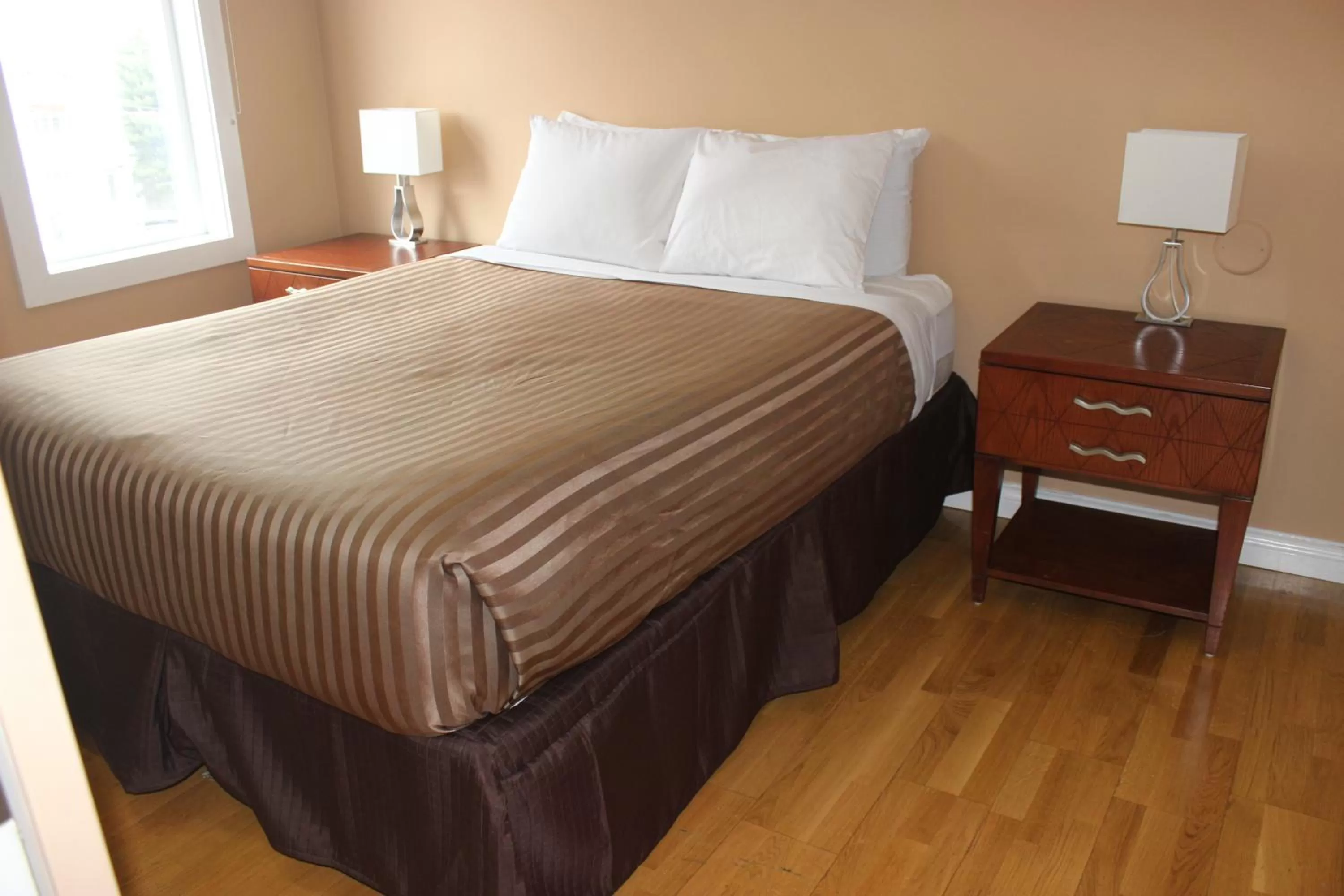 Bed in Hotel Squamish