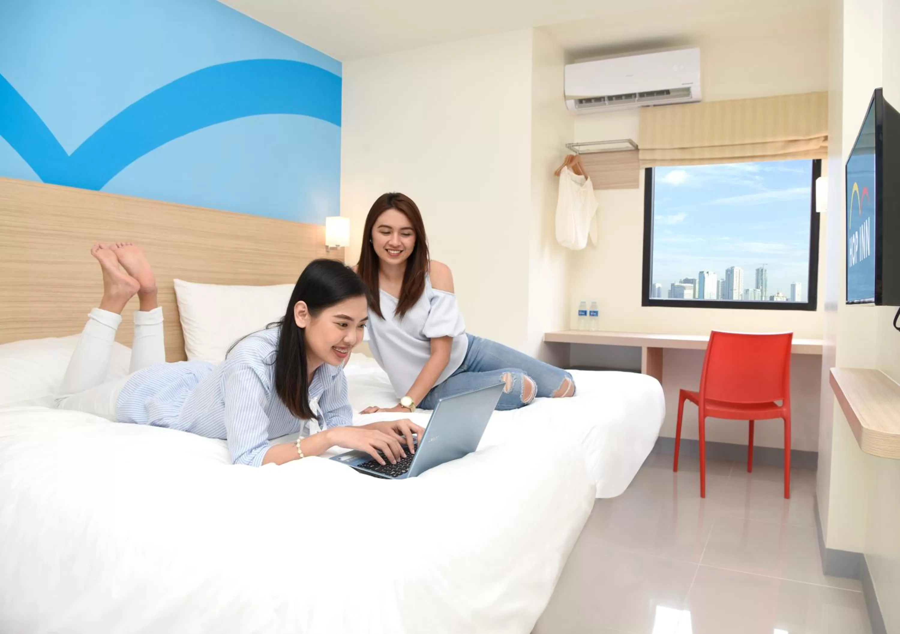 Bedroom, Bed in Hop Inn Hotel Aseana City Manila