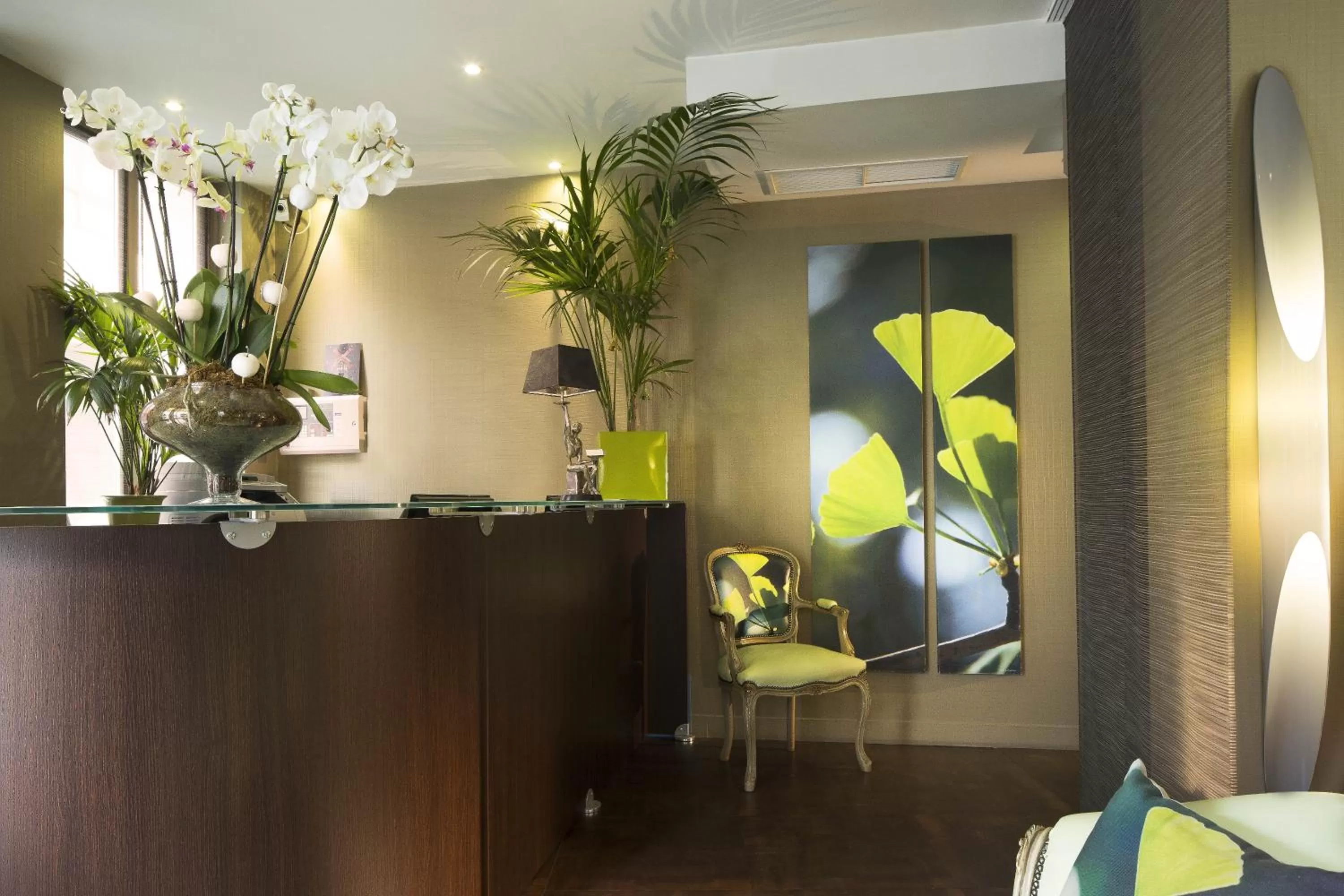 Lobby or reception in Hôtel Le Fabe