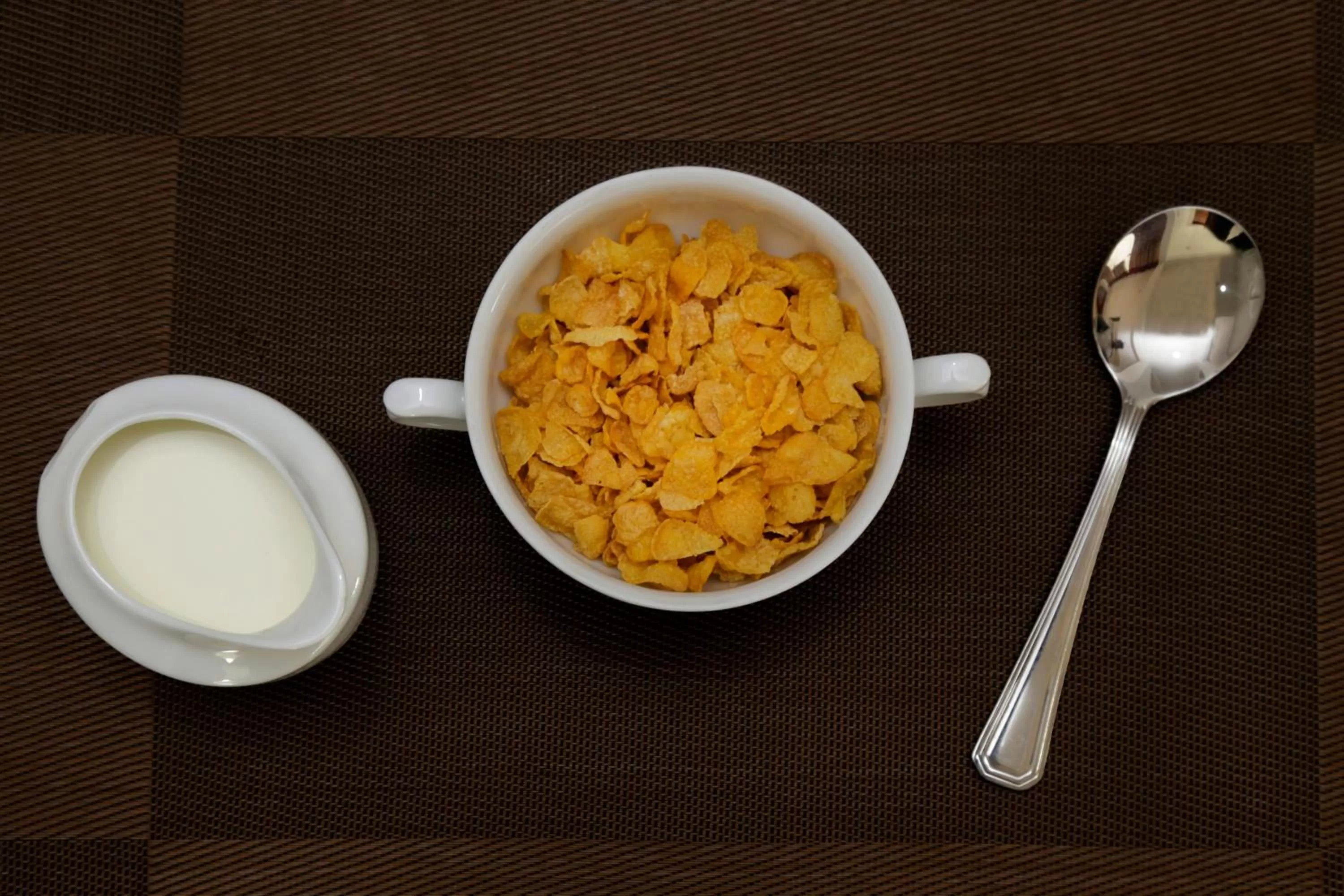 Food and drinks in Ronaka Airport Transit Hotel