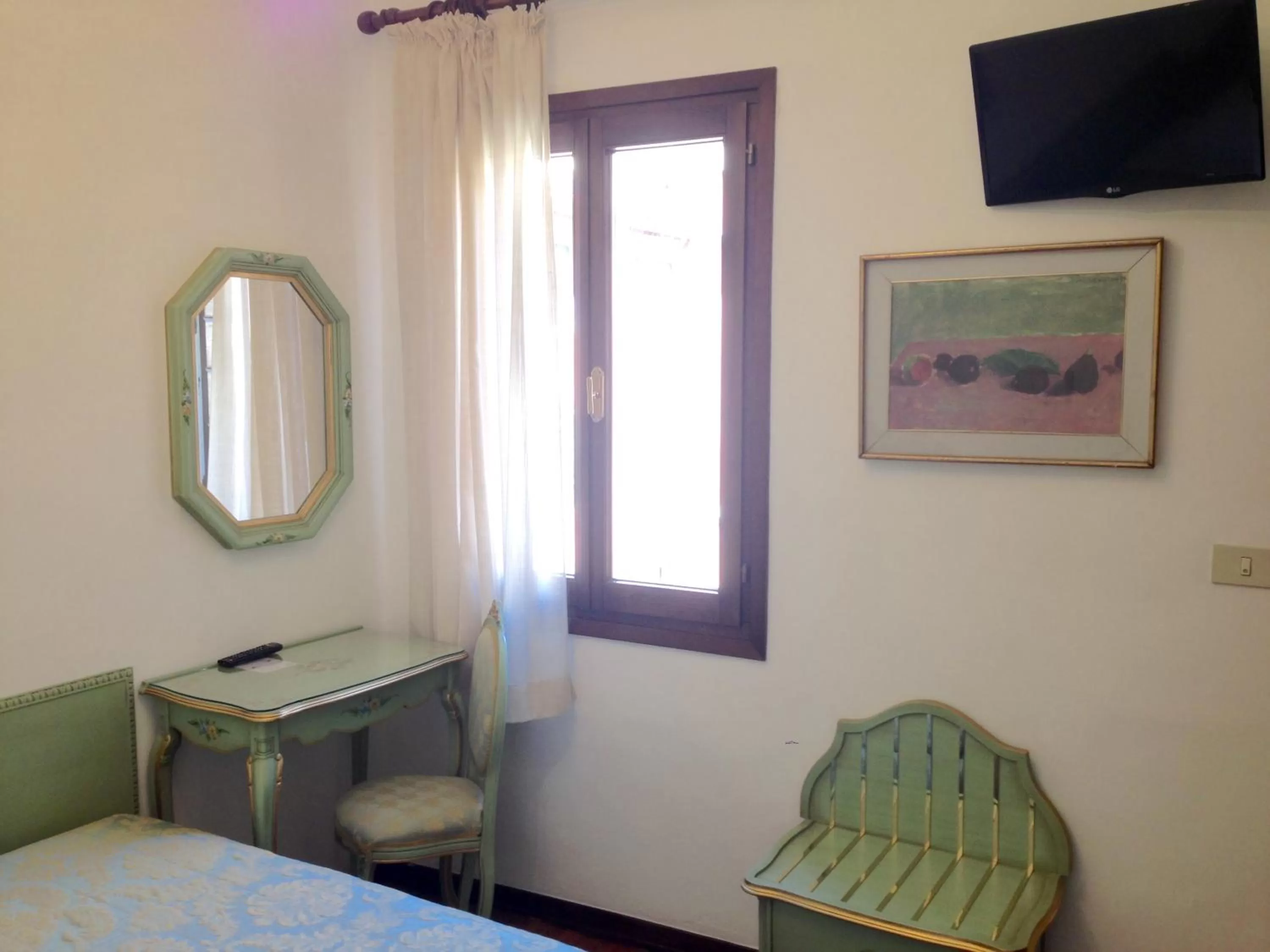 TV and multimedia, Bed in Hotel Serenissima