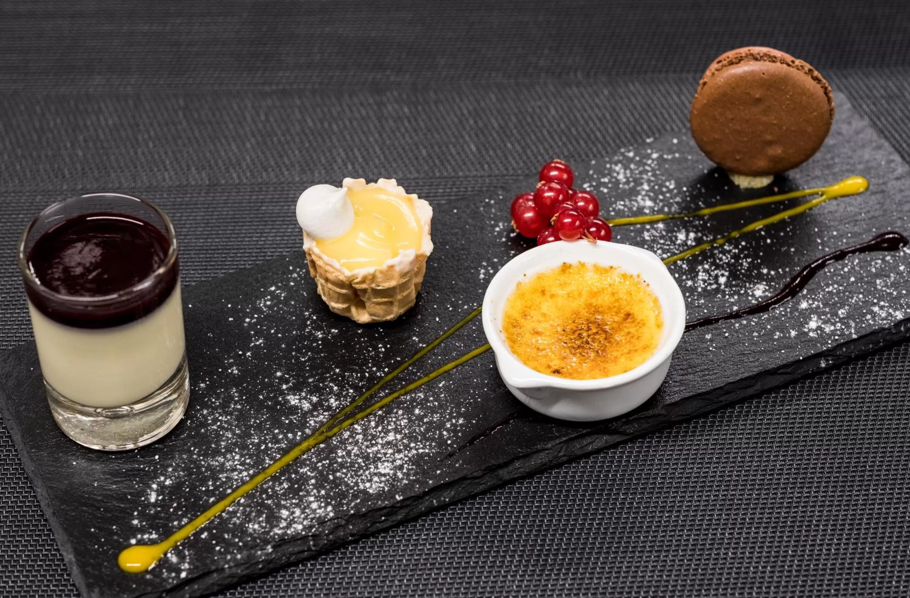 Restaurant/places to eat in Hôtel du Cygne