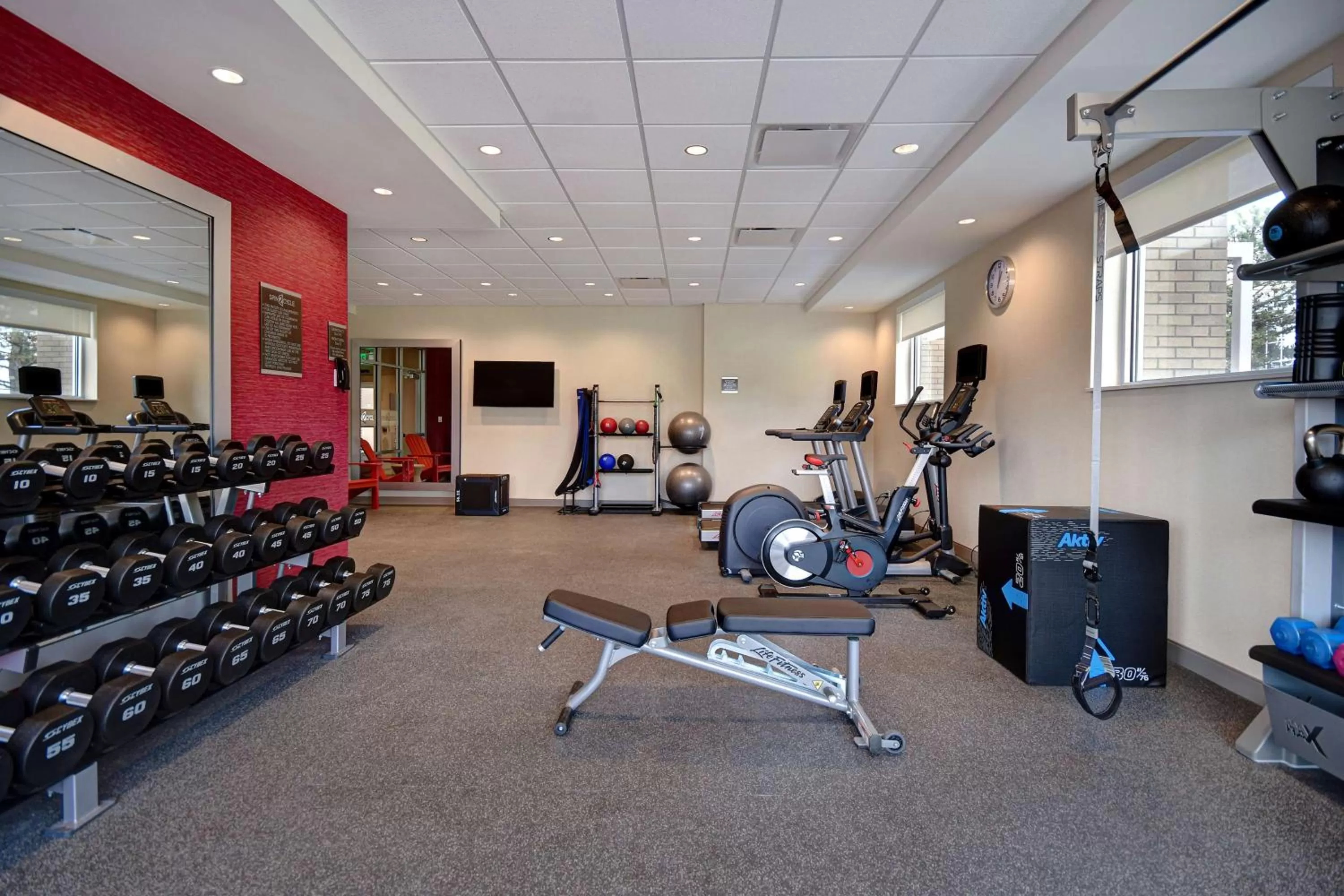 Fitness centre/facilities in Home2 Suites by Hilton Troy
