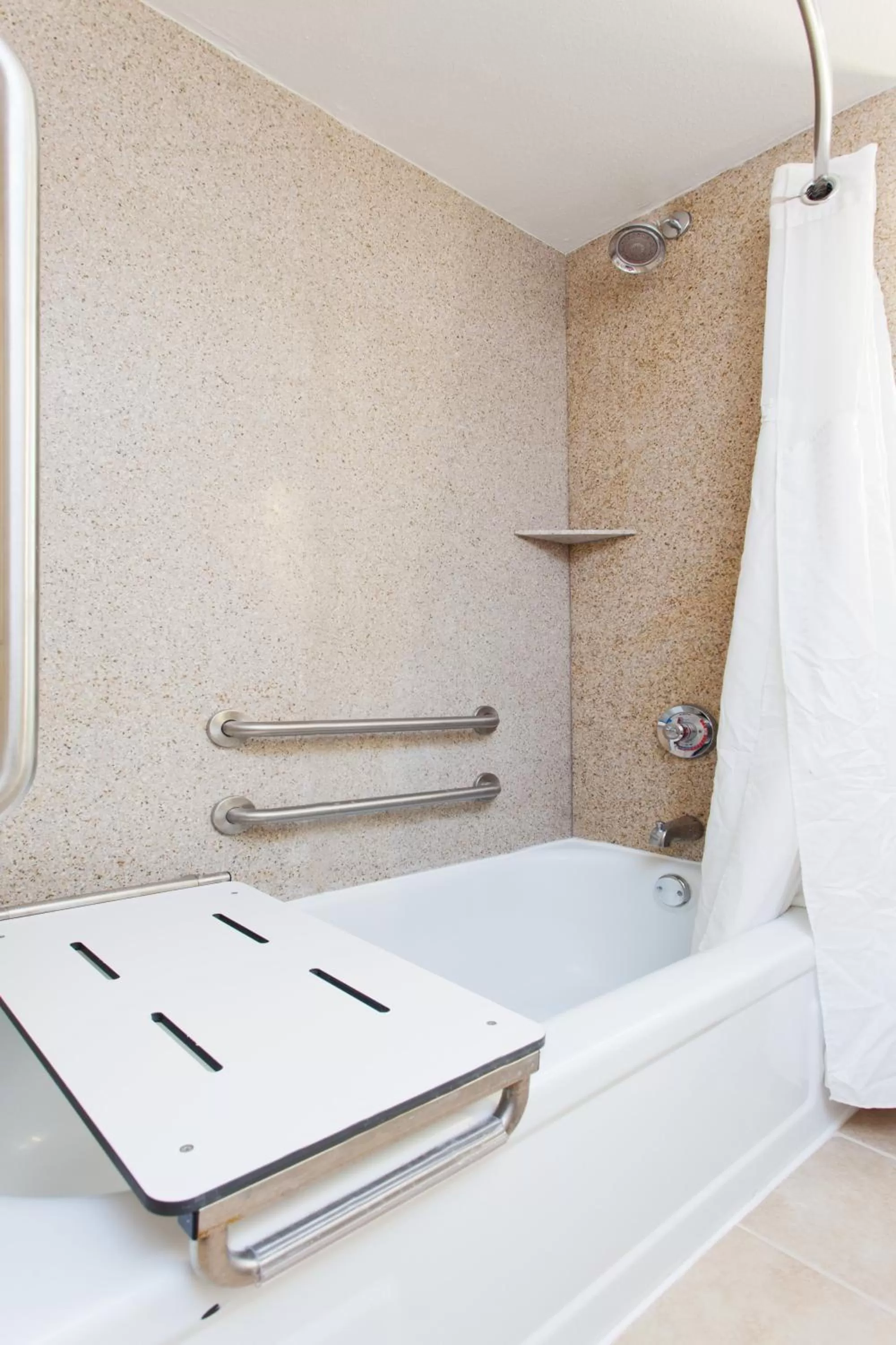 Bathroom, Bed in Holiday Inn Shreveport Downtown by IHG