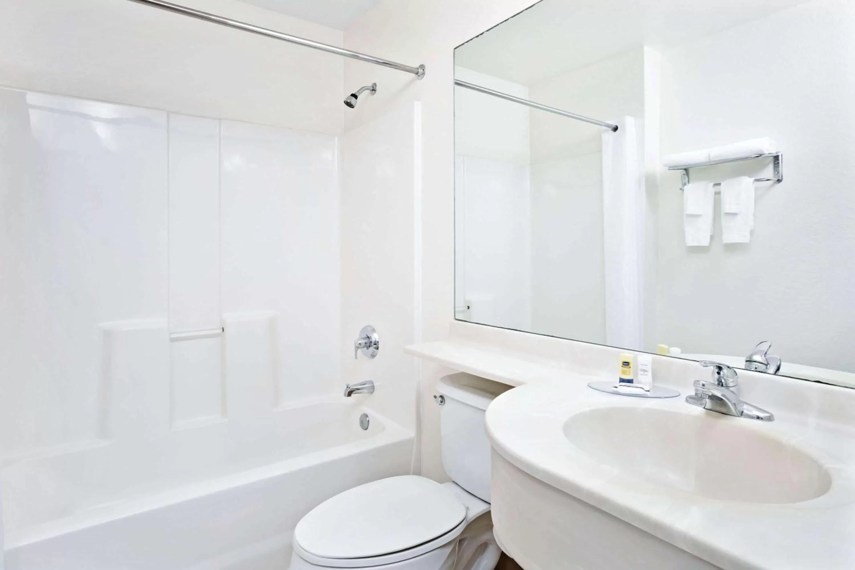 Bathroom in Microtel Inn & Suites, Morgan Hill