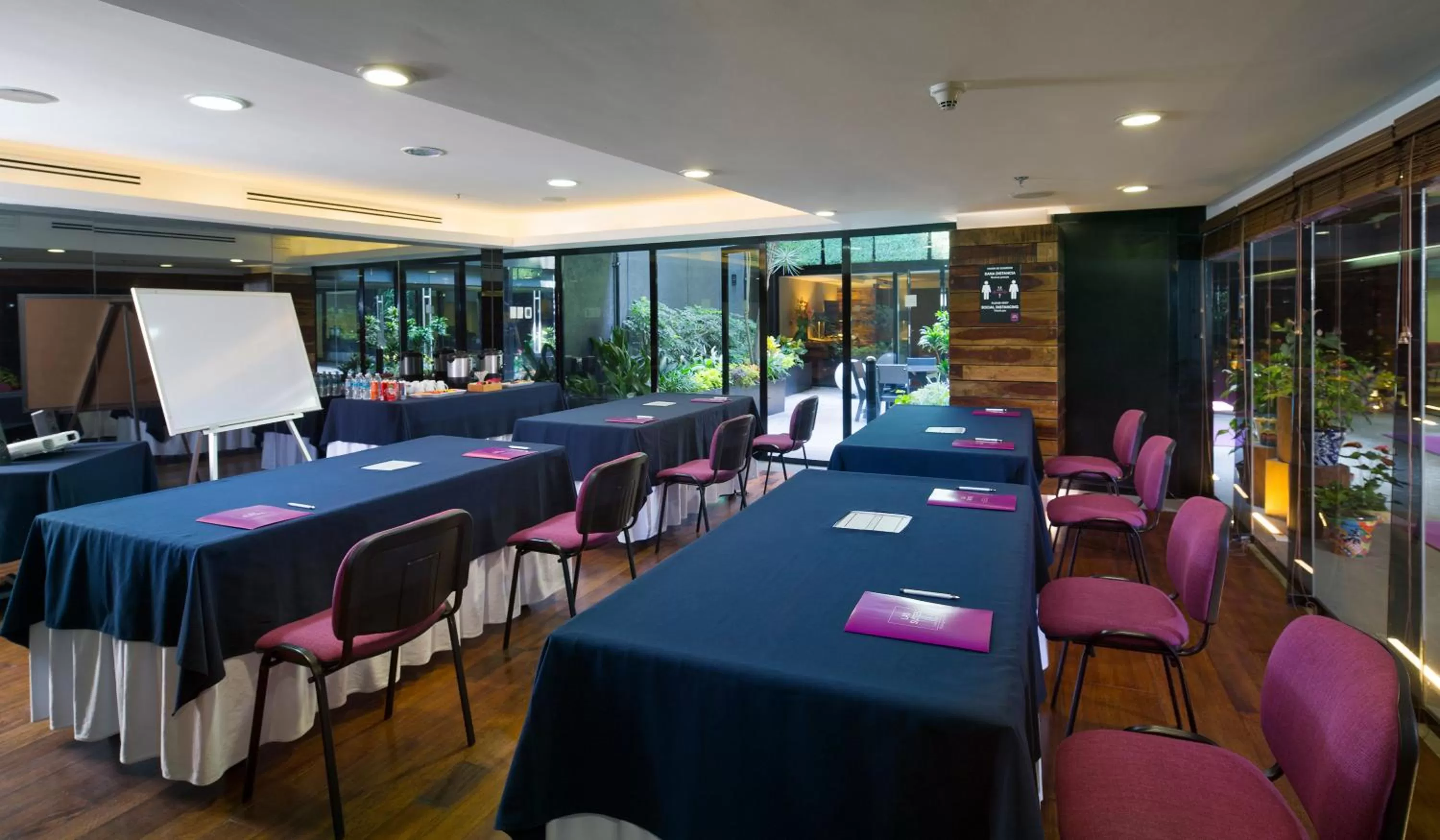 Meeting/conference room in Las Suites Campos Eliseos