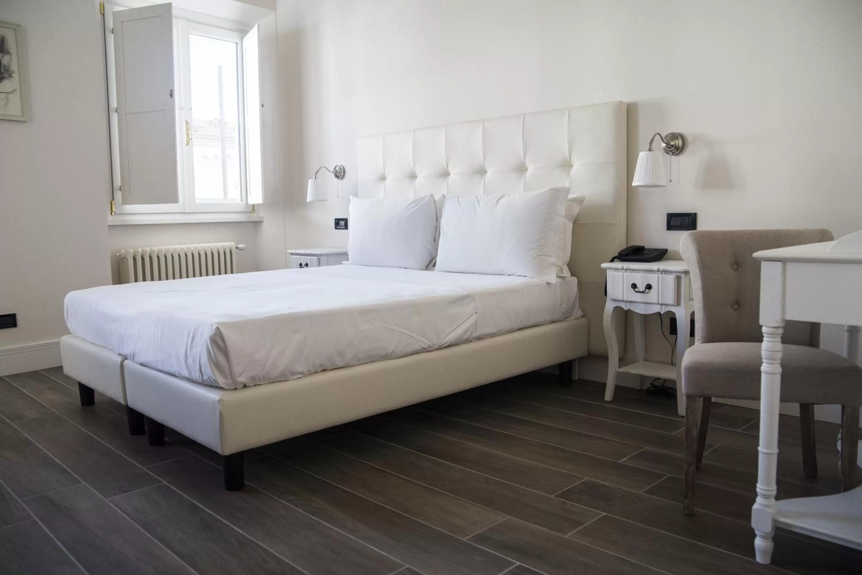 Photo of the whole room, Bed in Tornabuoni View