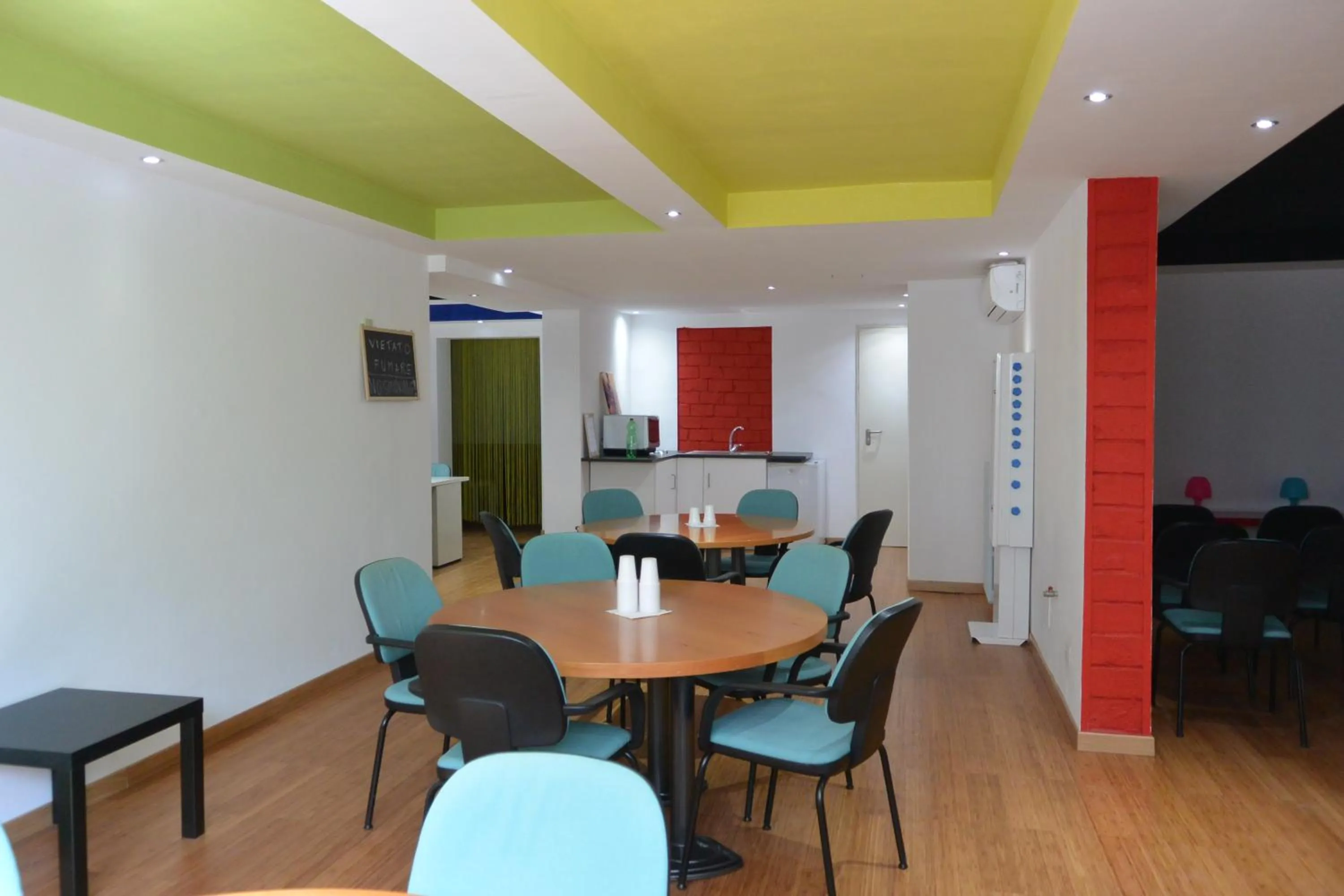 Restaurant/places to eat in Pavia Ostello