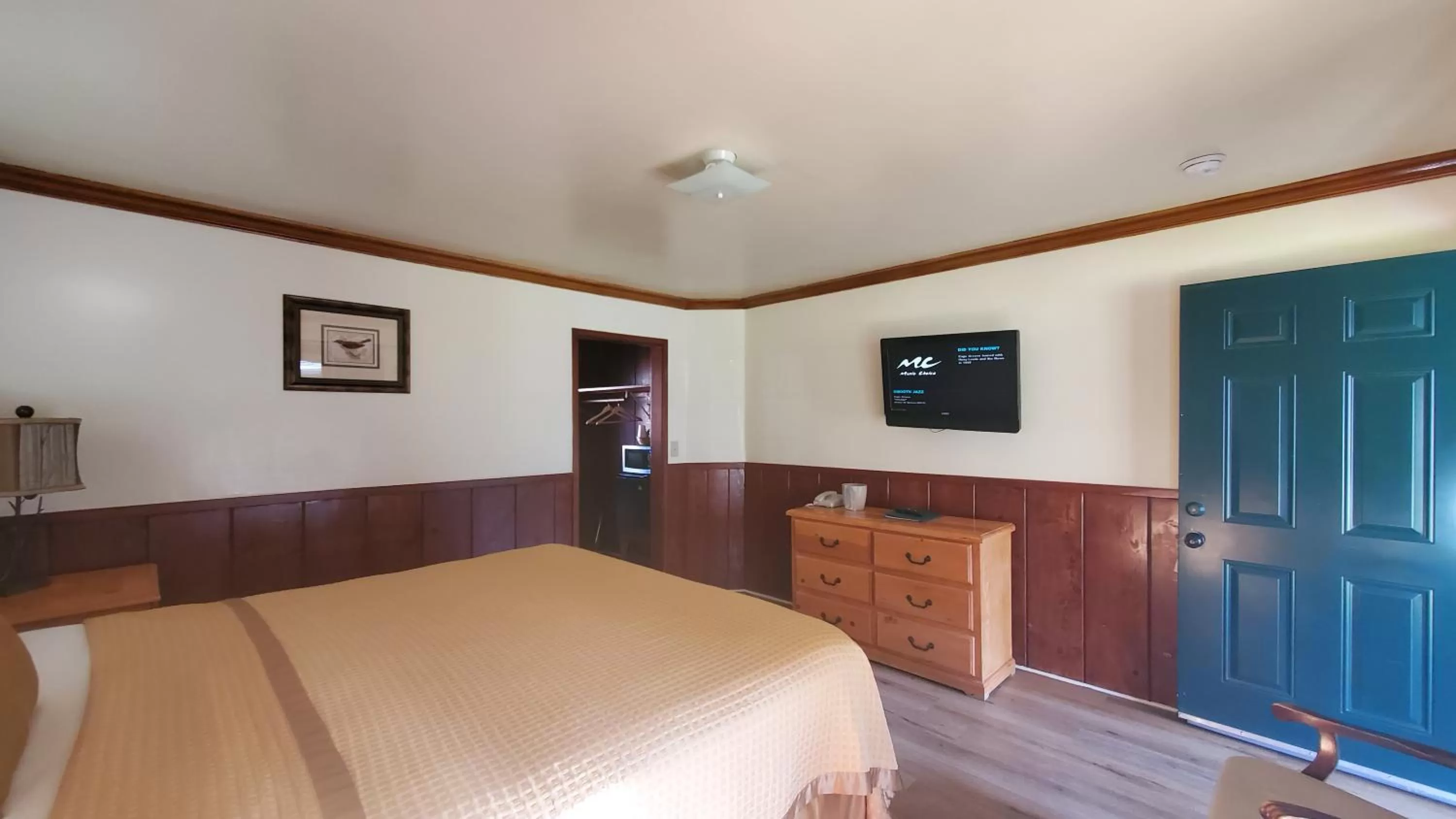 Bed in Kernville Inn