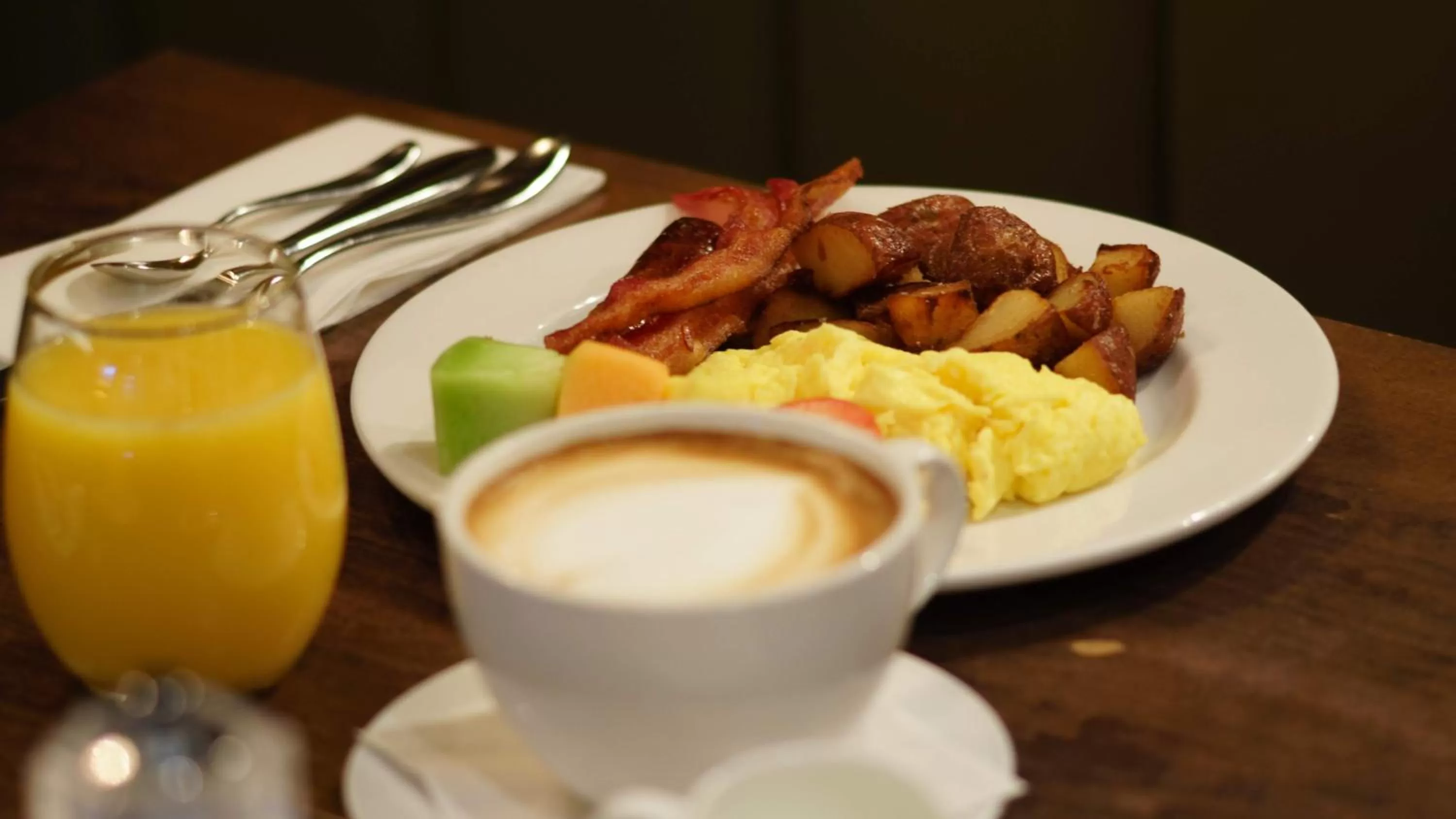 Restaurant/places to eat in Century Plaza Hotel