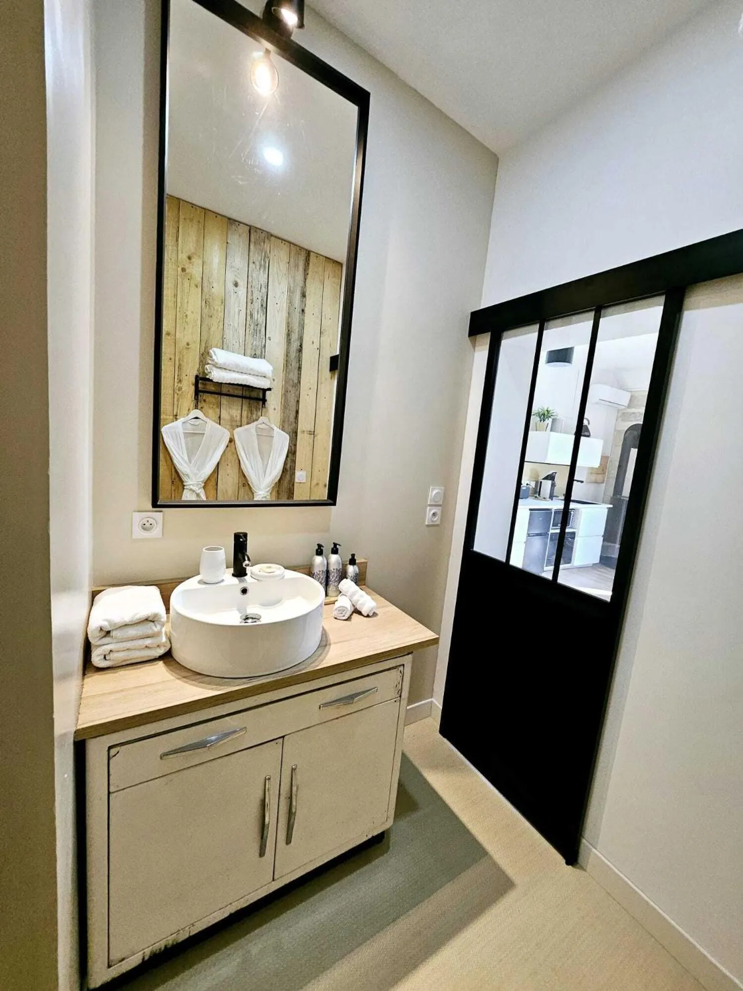 Bathroom in La Maison Grivolas Appartements et Maison d'hôtes