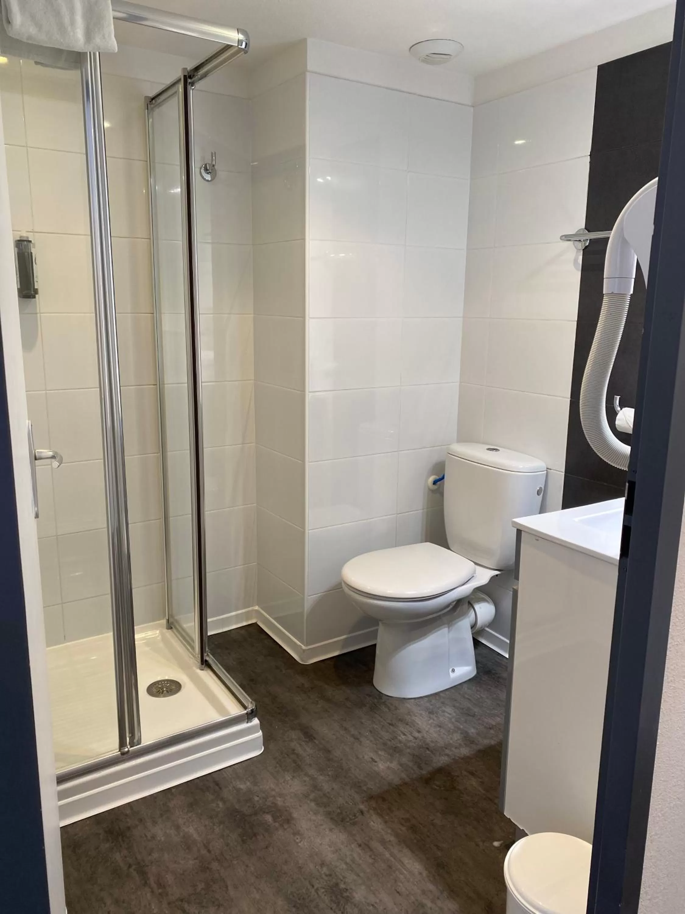 Bathroom in The Originals City, Hôtel Les Dômes, Perpignan Sud Saleilles