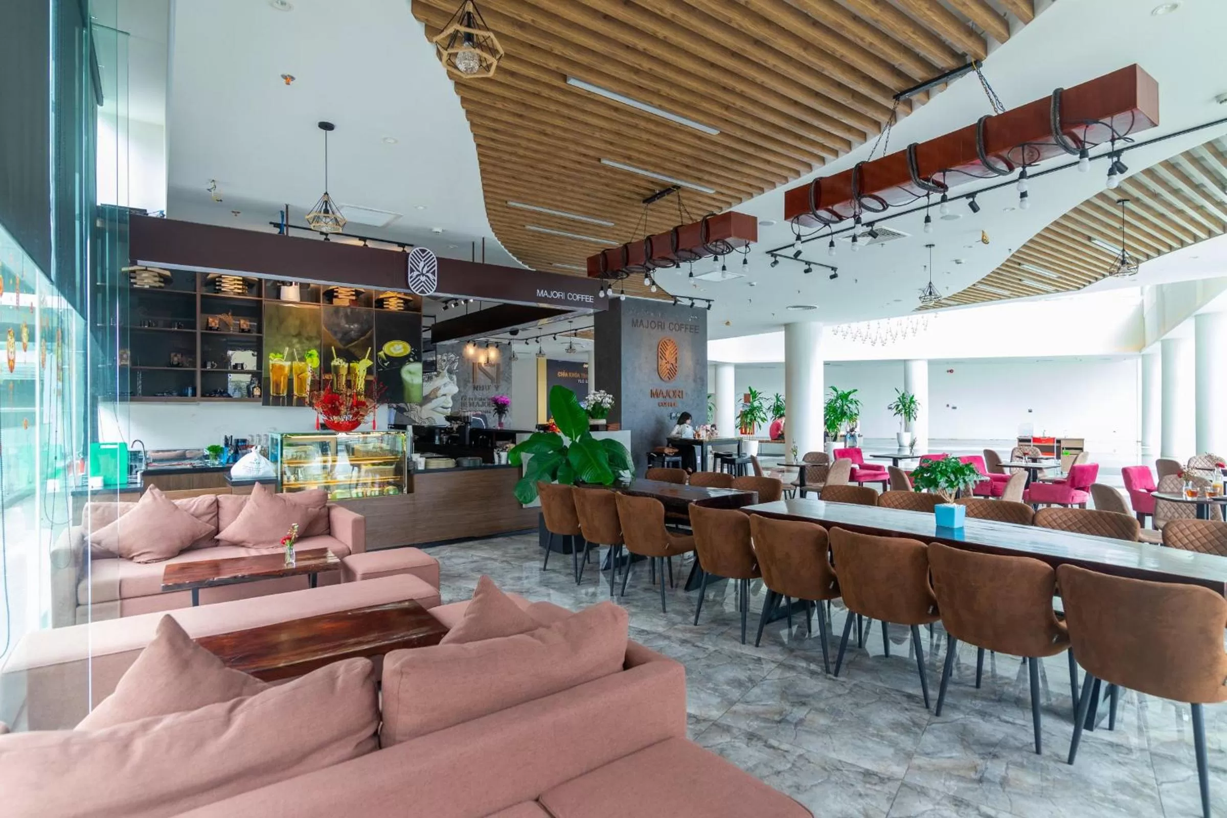 Seating area, Restaurant/Places to Eat in FLC Sea Tower Quy Nhơn - Homostay