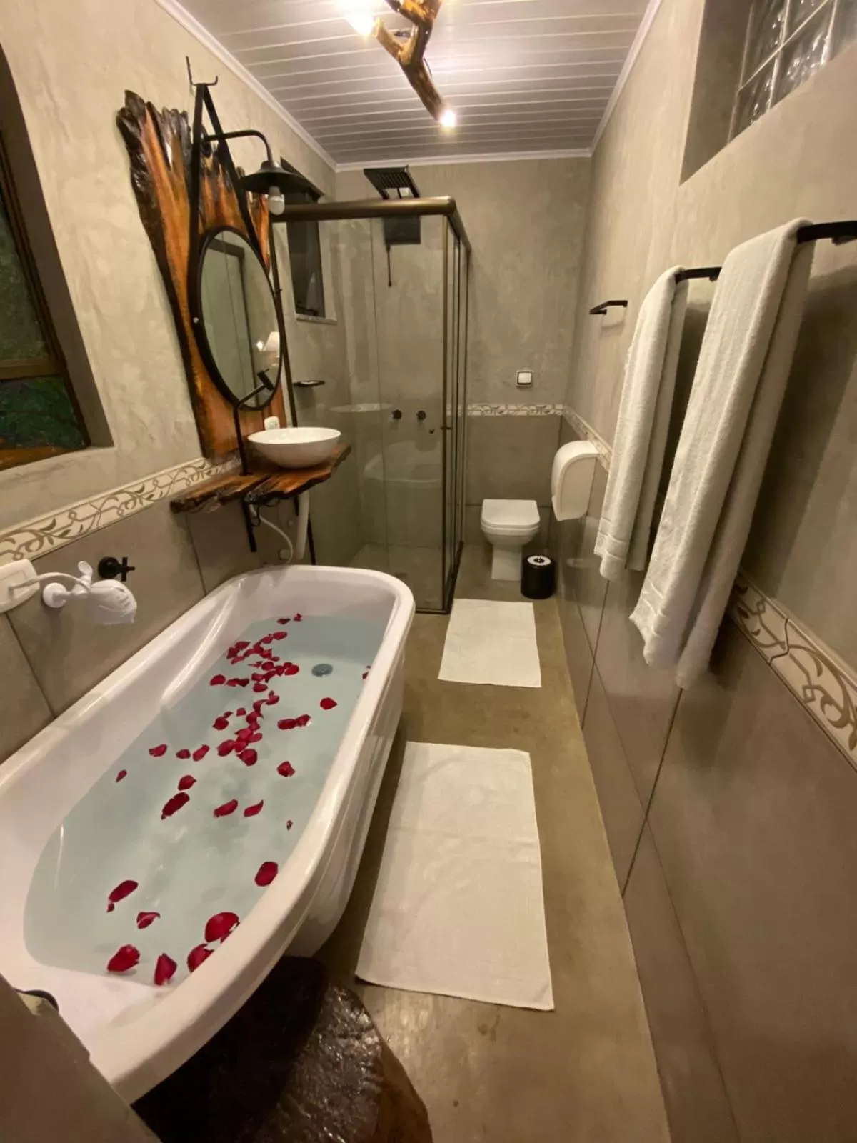 Bathroom in Queiroz Palace Hotel