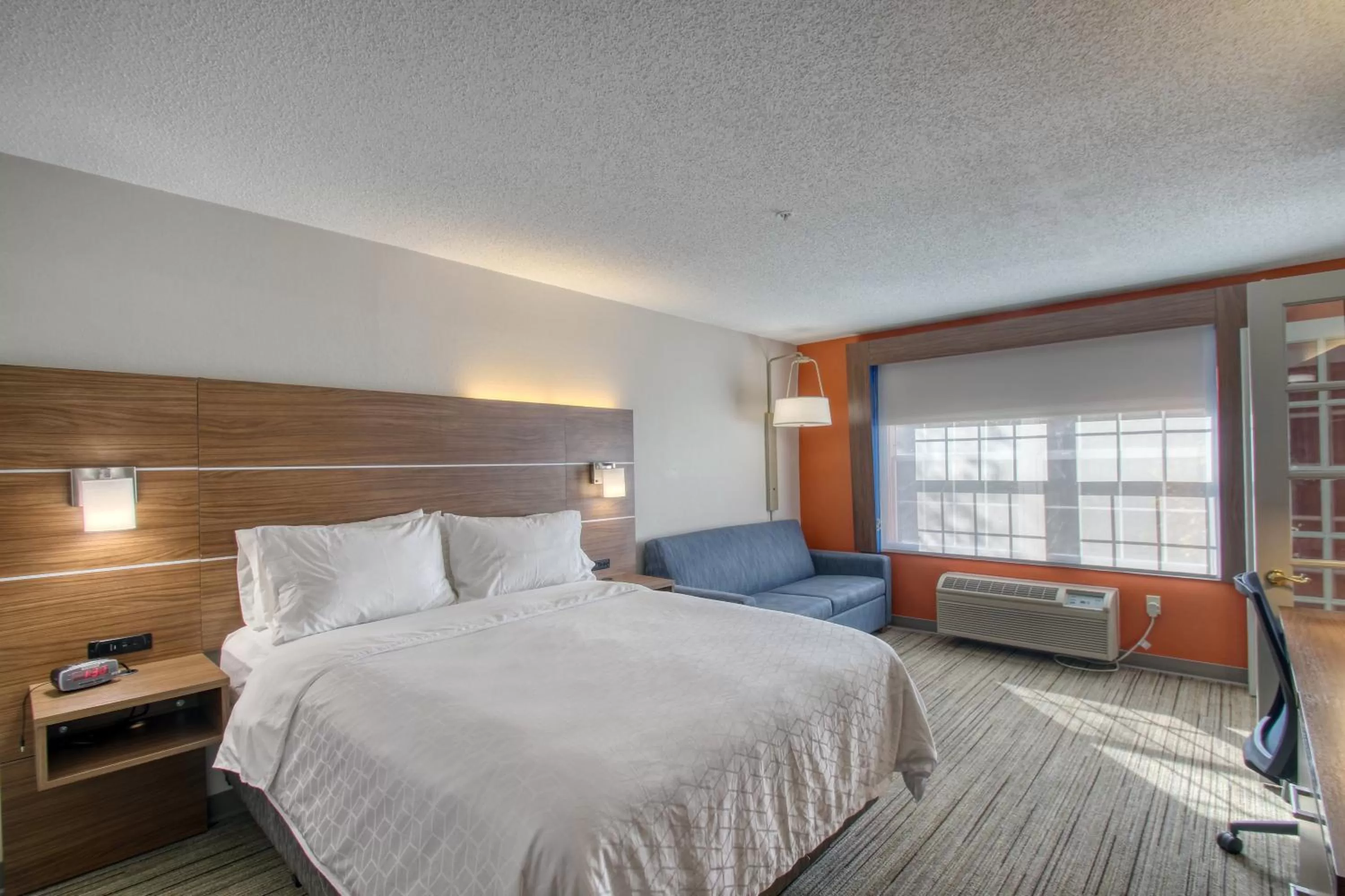 Photo of the whole room, Bed in Holiday Inn Express Hotel & Suites Oshkosh - State Route 41 by IHG