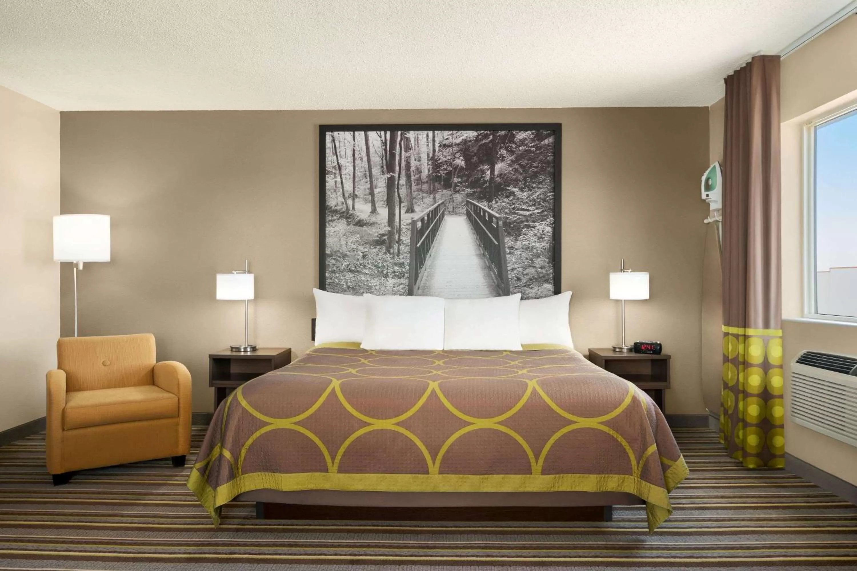 Photo of the whole room, Bed in Super 8 by Wyndham Liberal KS