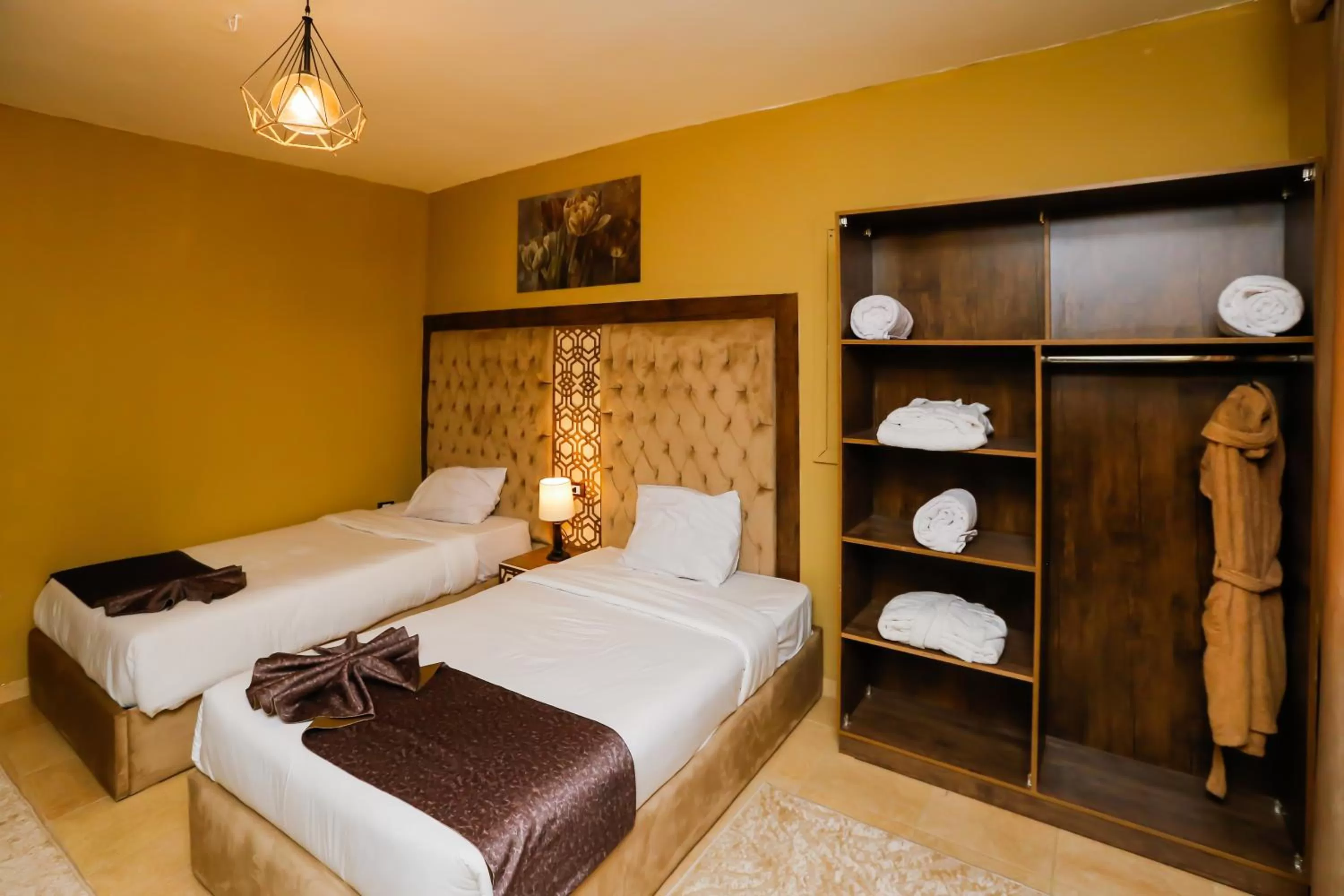 Photo of the whole room, Bed in King Cheops Inn - Pyramid View