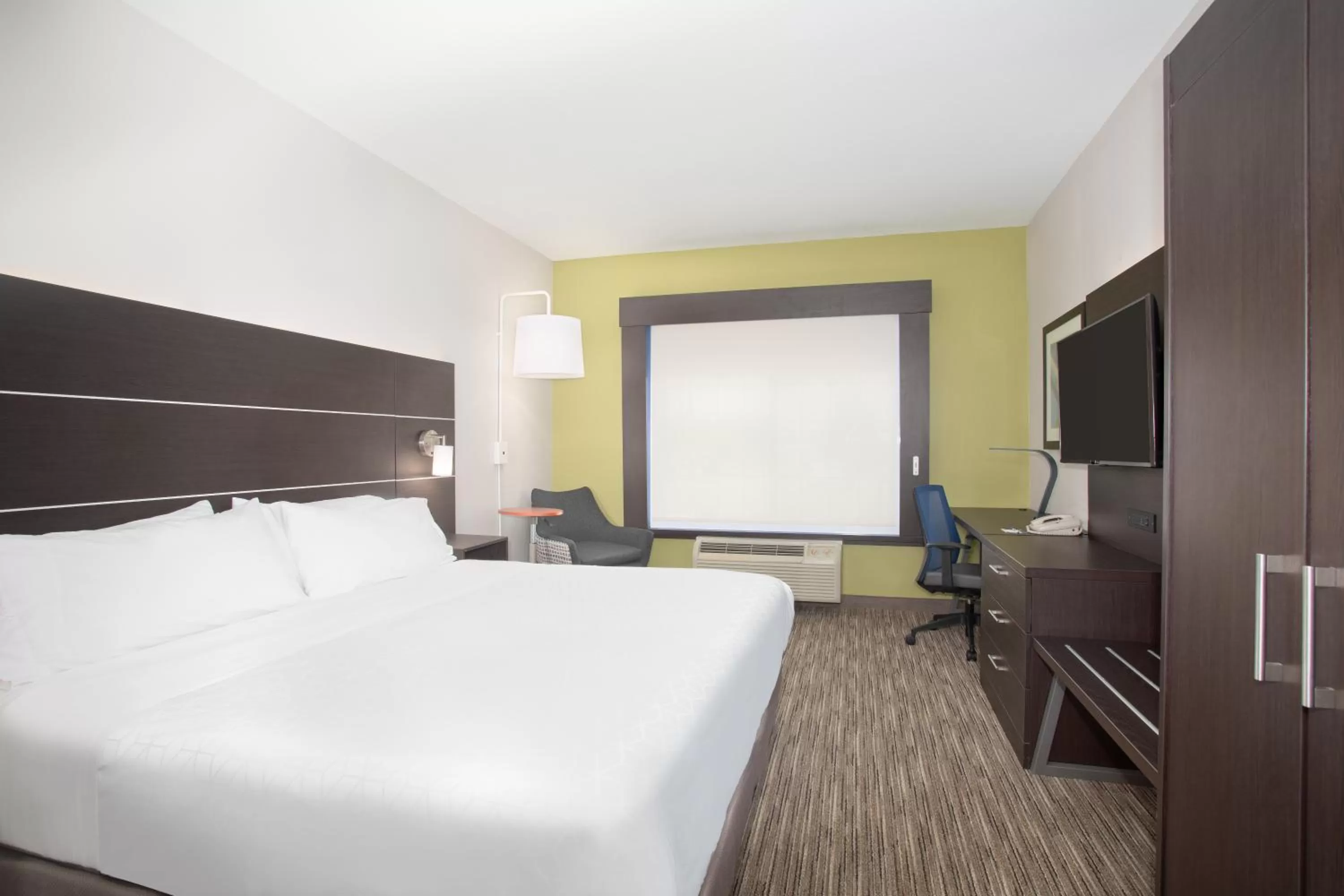 Bedroom, Bed in Holiday Inn Express Hotel & Suites Longmont by IHG