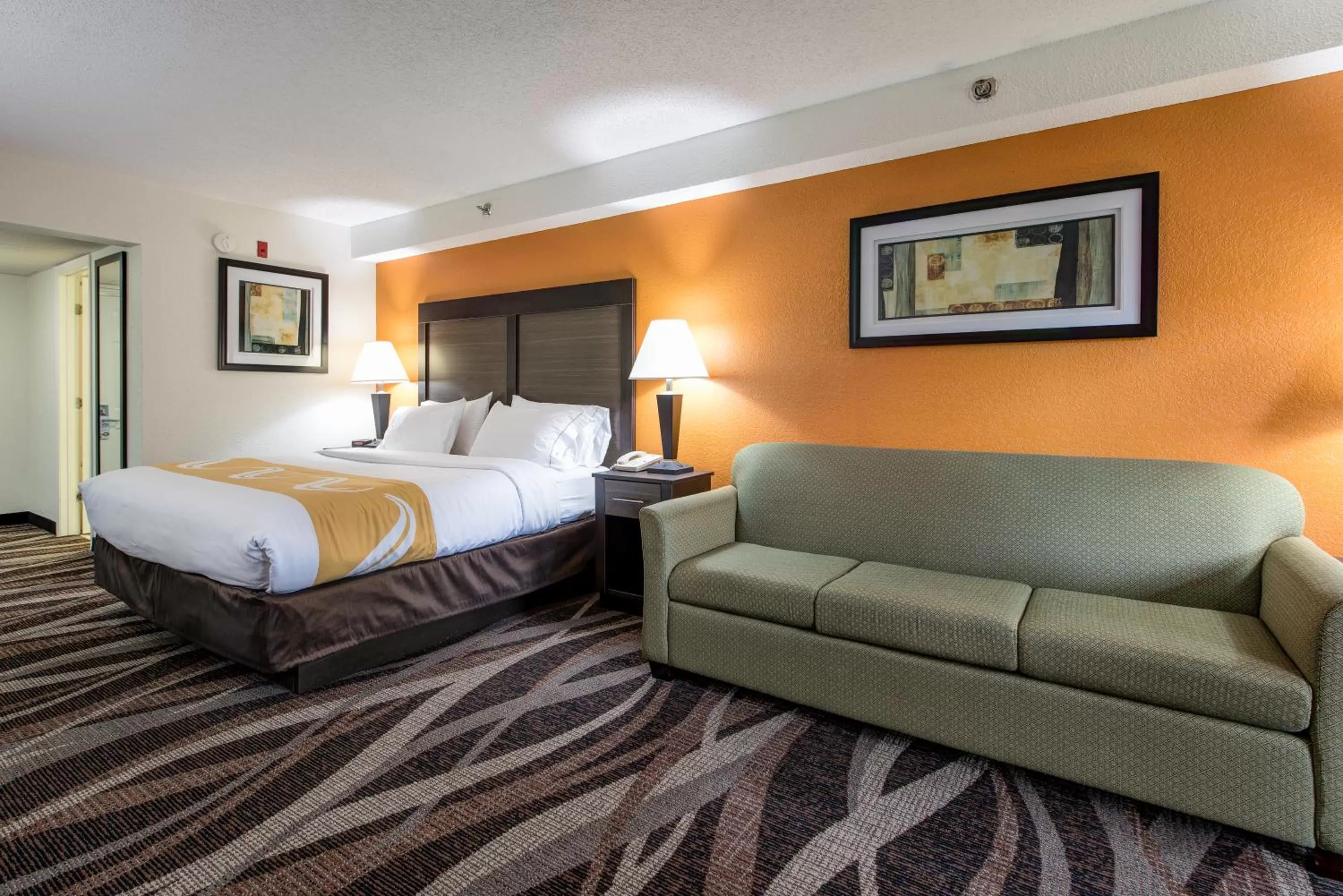 King Room with Mountain View in Quality Inn Creekside - Downtown Gatlinburg