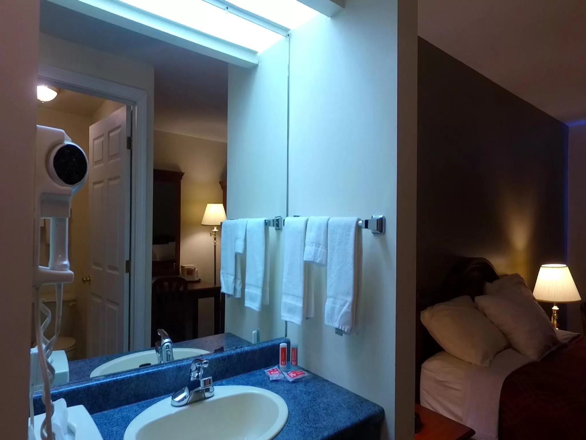 Other, Bed in Econo Lodge Inn & Suites