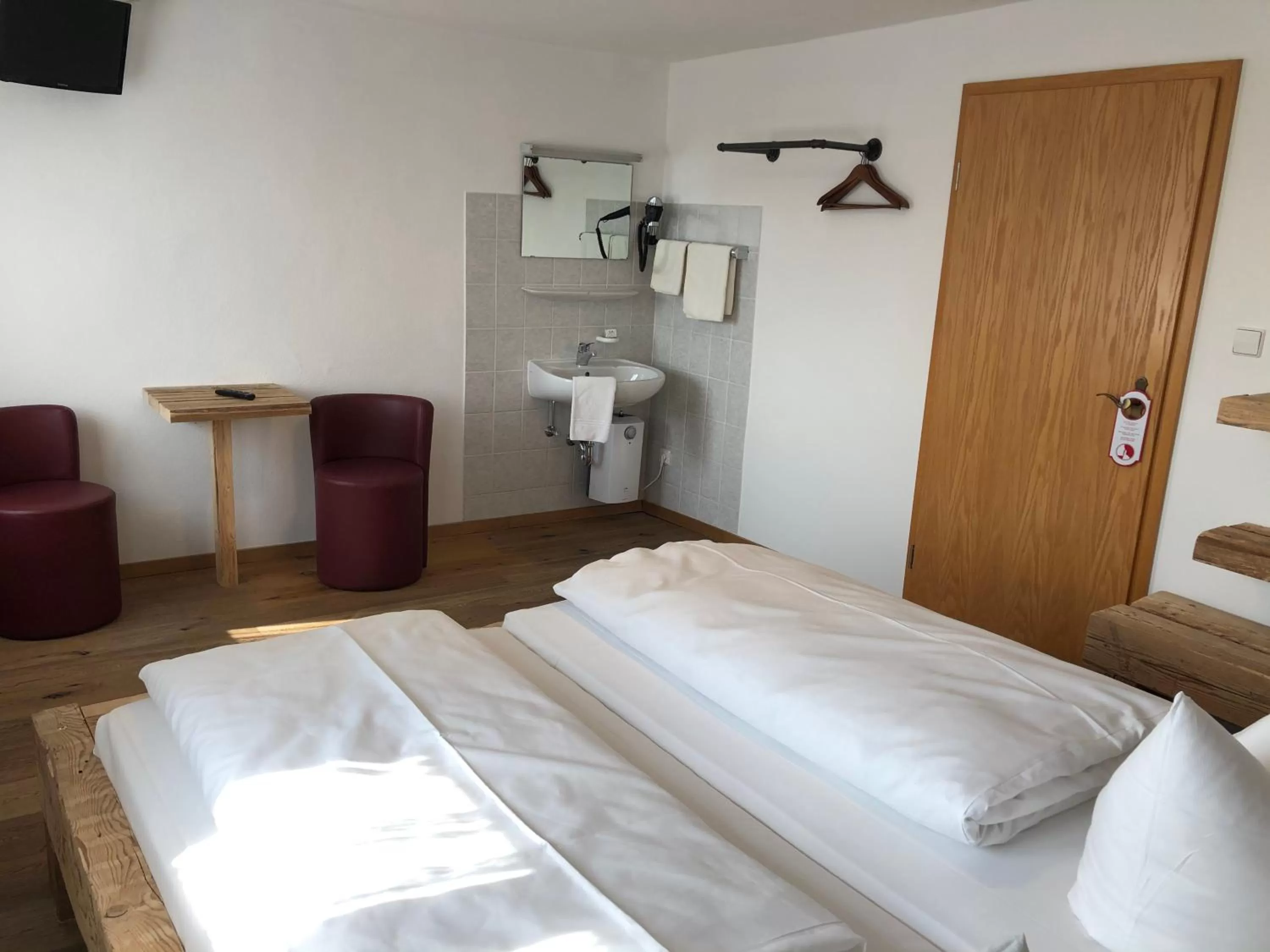 Photo of the whole room, Bed in Landgasthof Kreuz