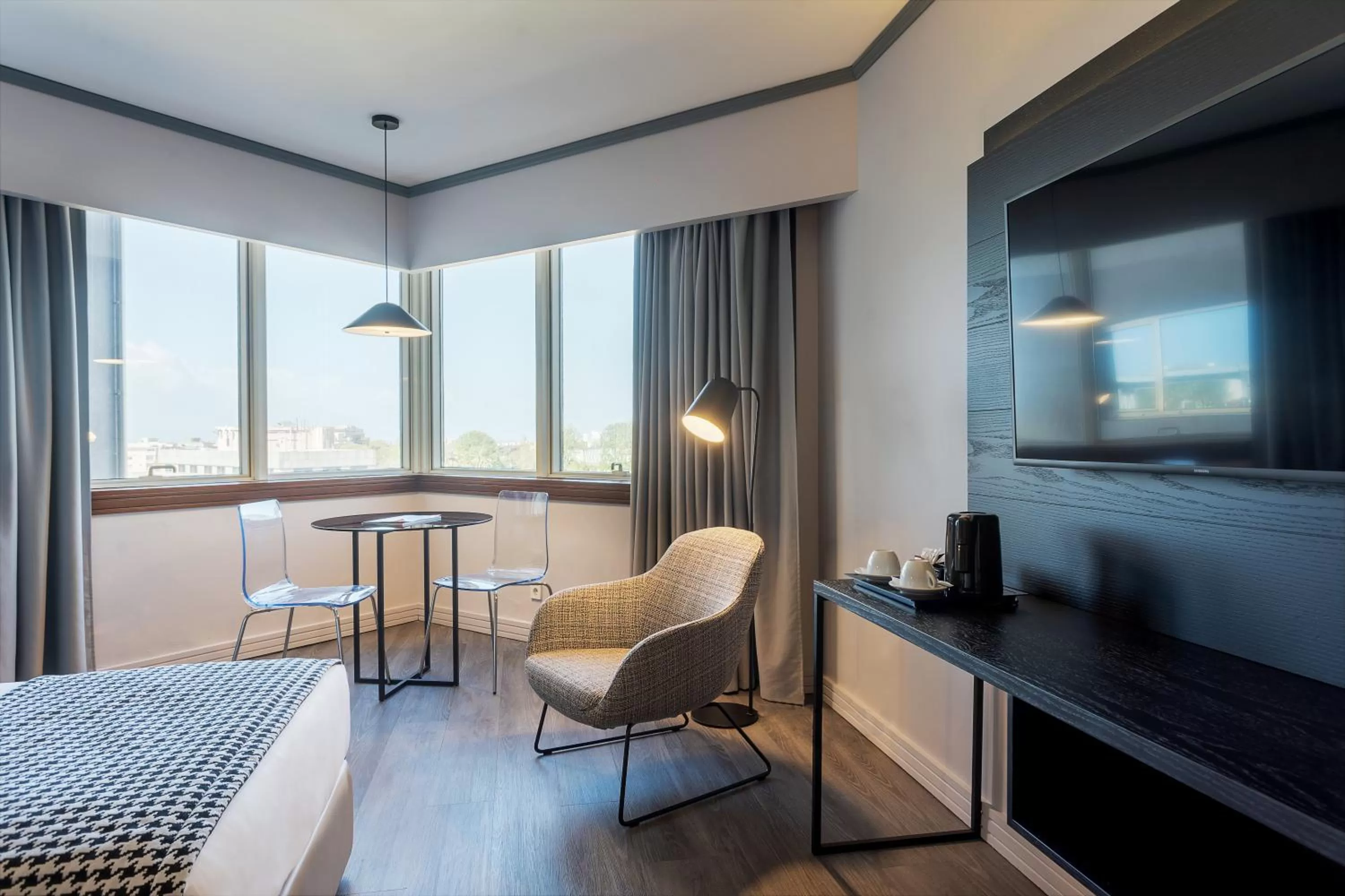 Seating area, Bed in HF Fénix Porto