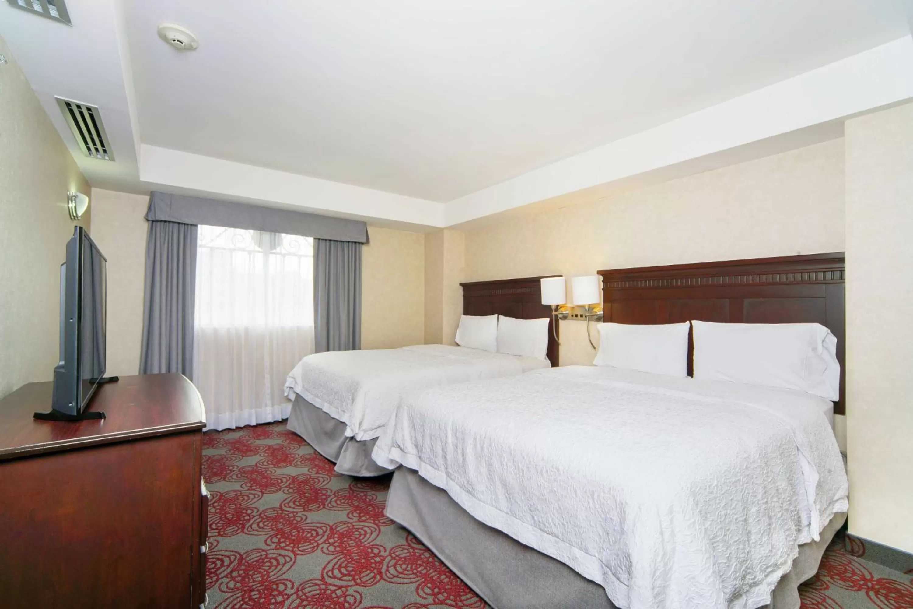 Bedroom, Bed in Hampton Inn & Suites Mexico City - Centro Historico