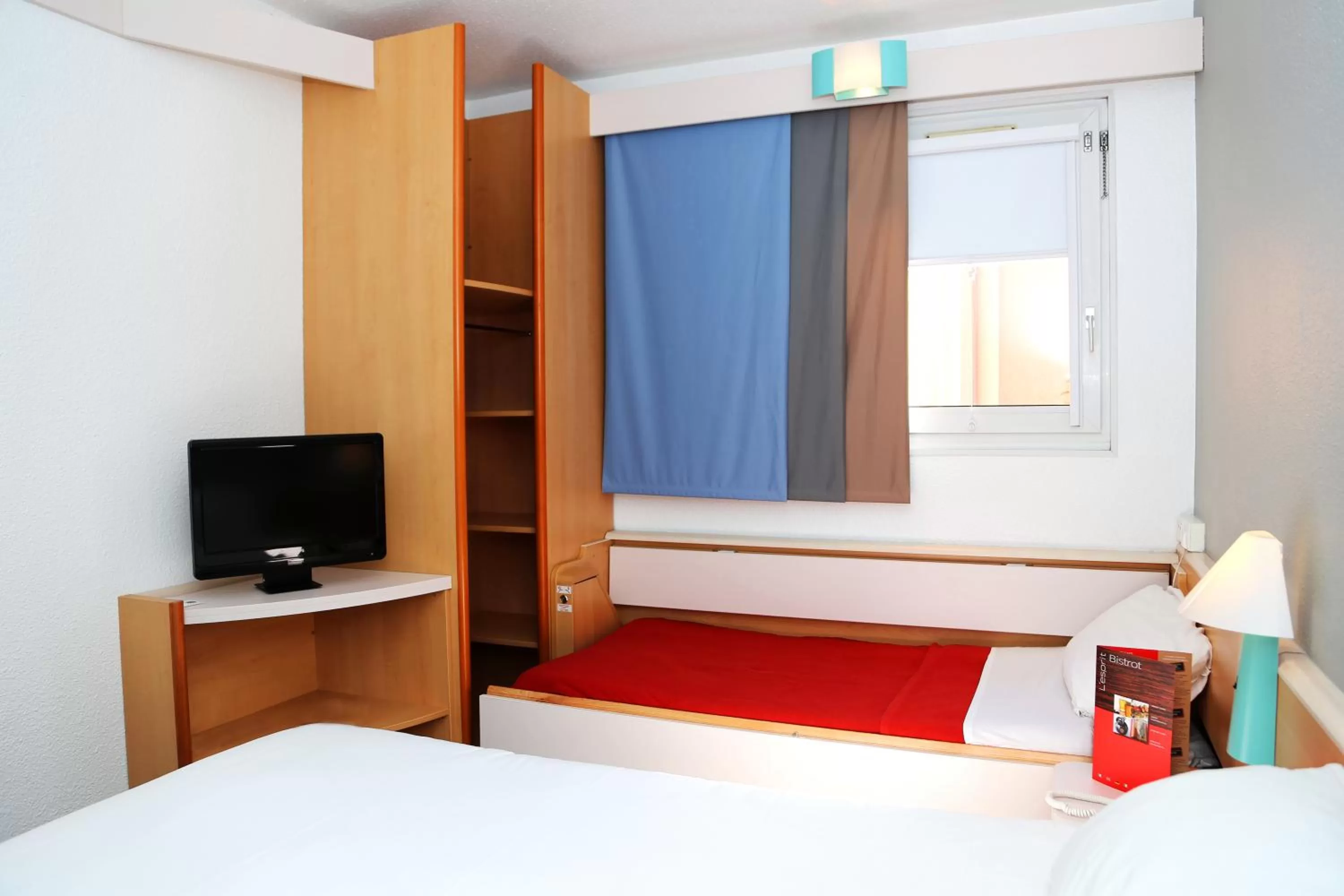 Photo of the whole room, Bed in ibis Orange Centre Echangeur A7 A9