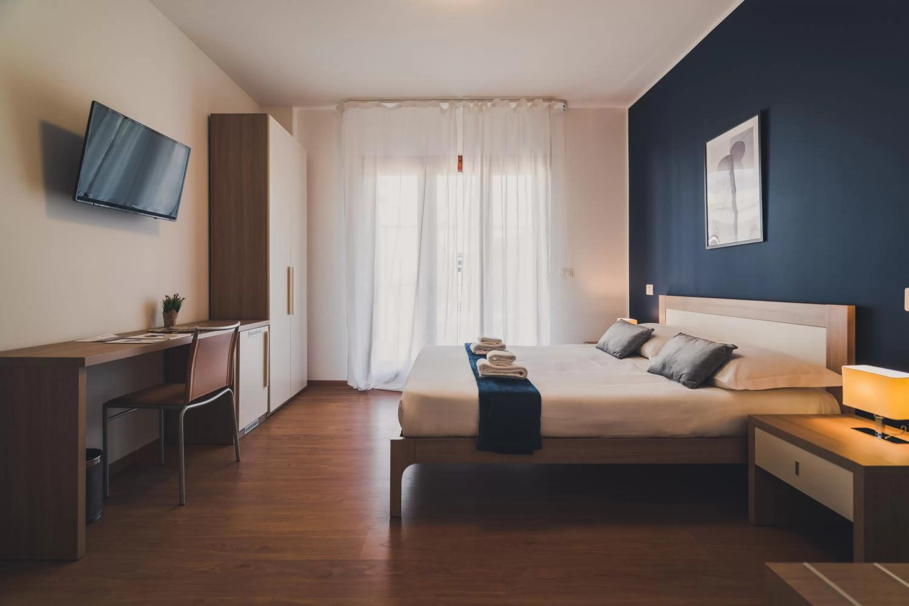 Bedroom, Bed in Trip Room & Breakfast