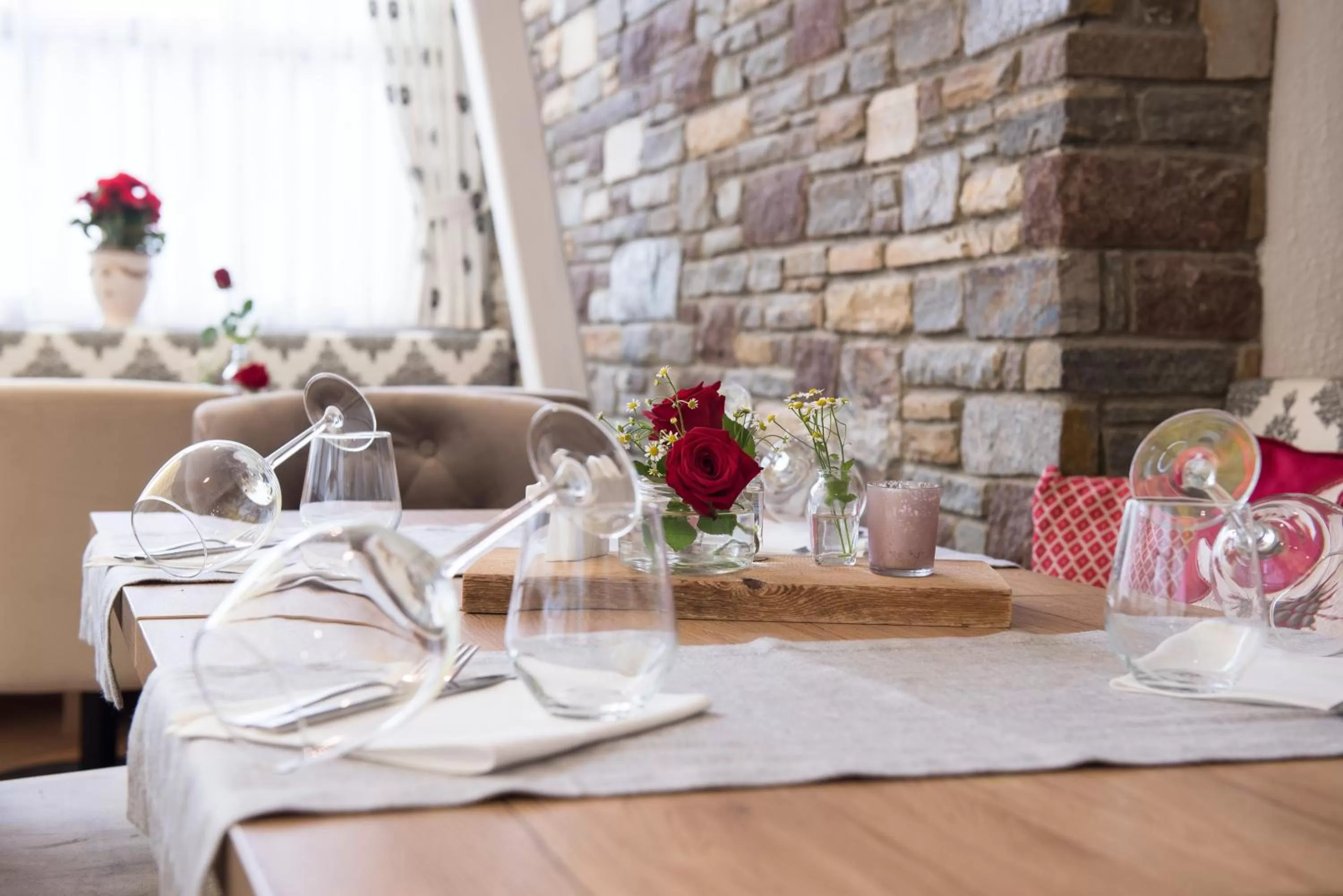 Restaurant/places to eat in Hotel Diana