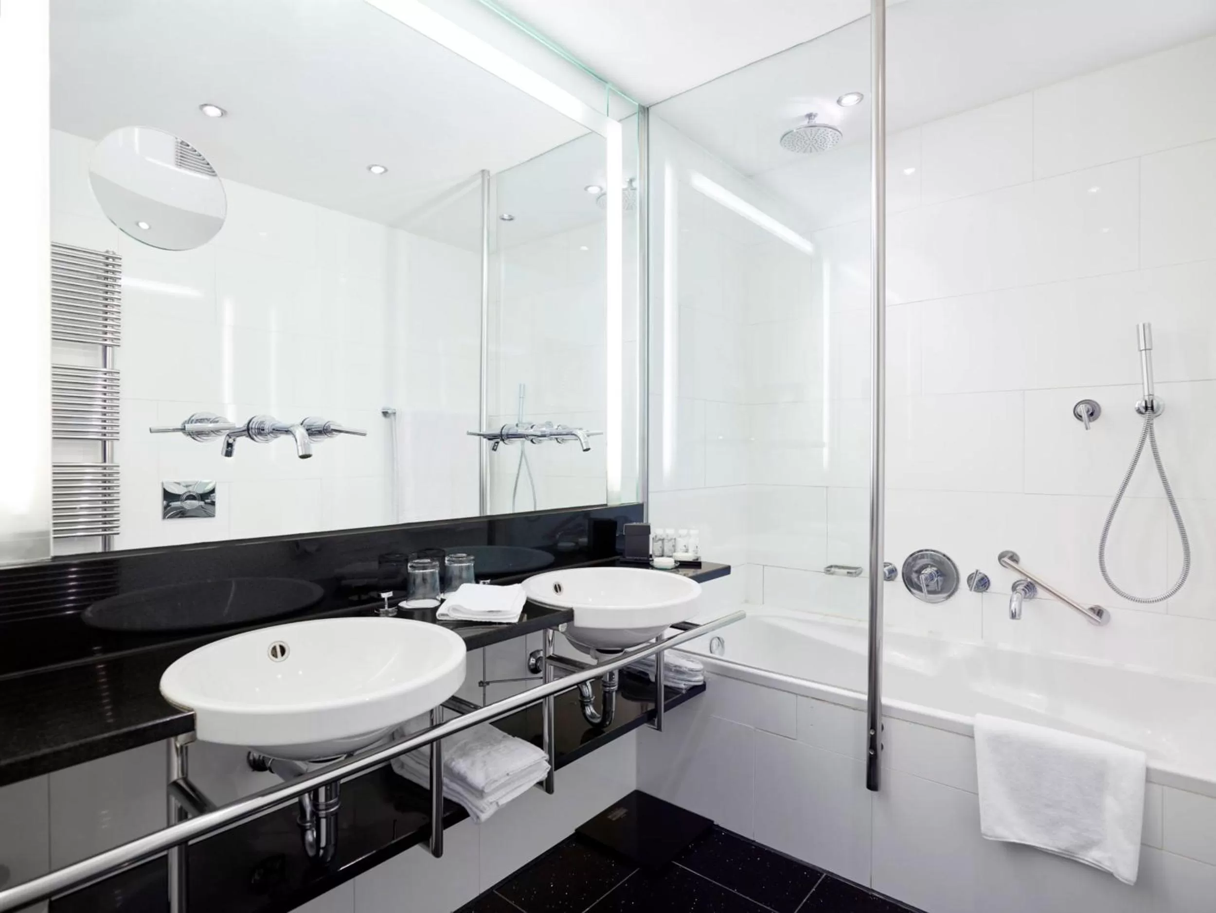 Toilet in Ambassade Hotel