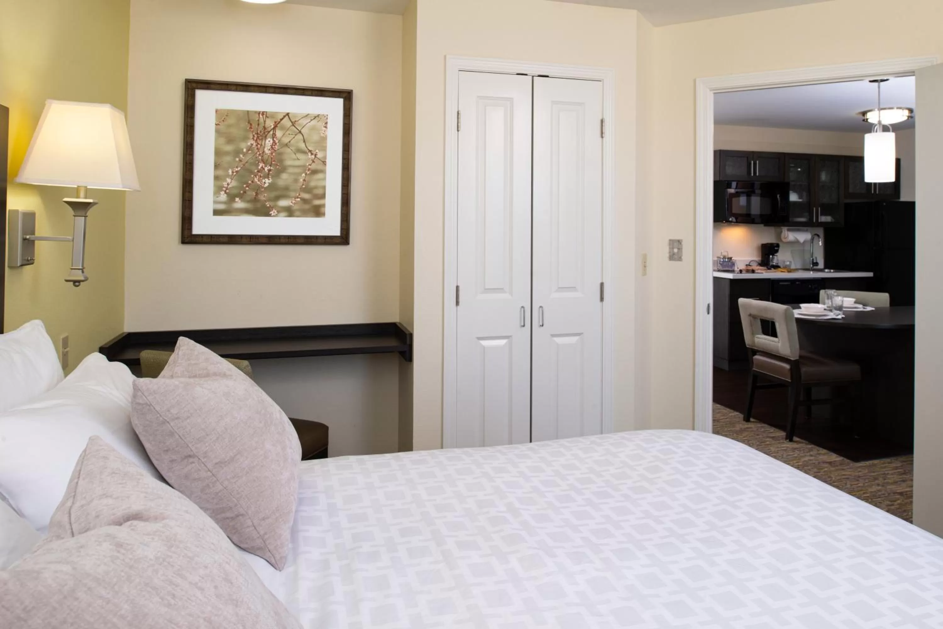 Bedroom, Bed in Candlewood Suites Olathe by IHG