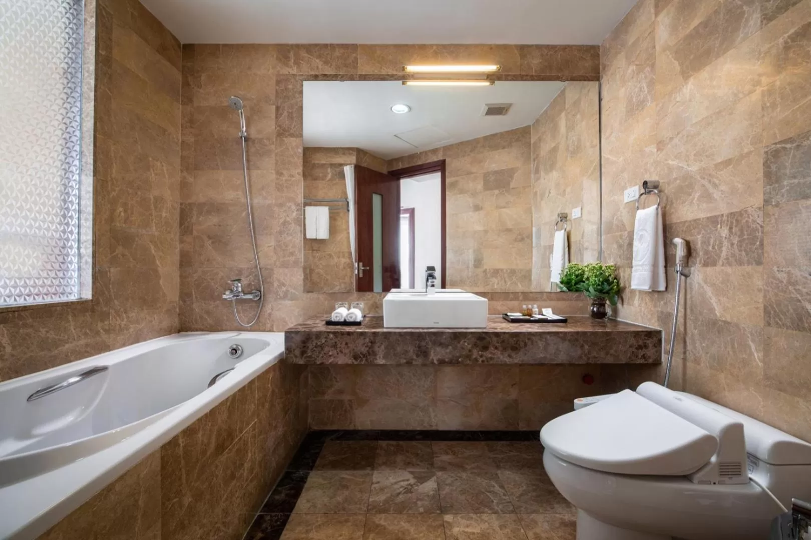 Shower in Nesta Hotel Hanoi