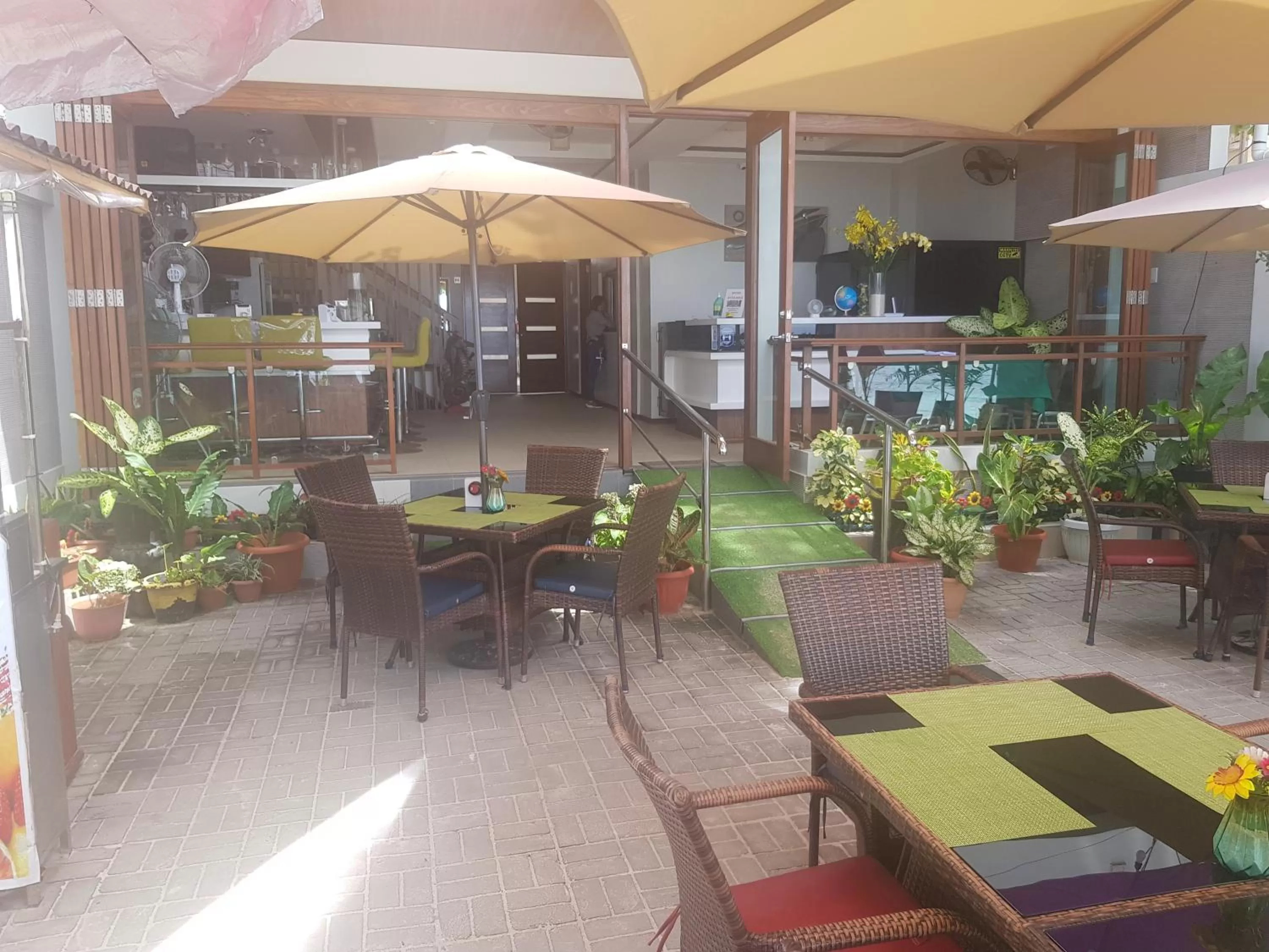 Restaurant/places to eat in Hayahay Resort