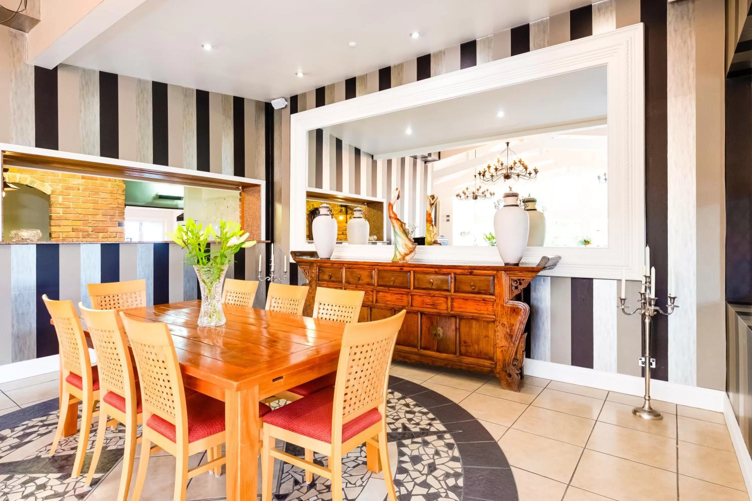 Dining area in On The Point - Lake Rotorua