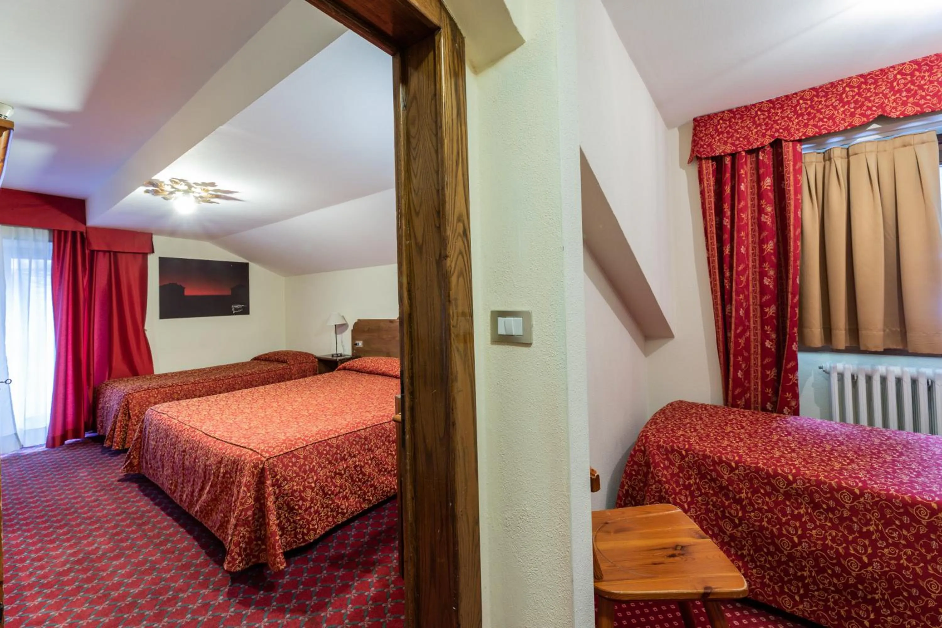 Photo of the whole room, Bed in Hotel Courmayeur