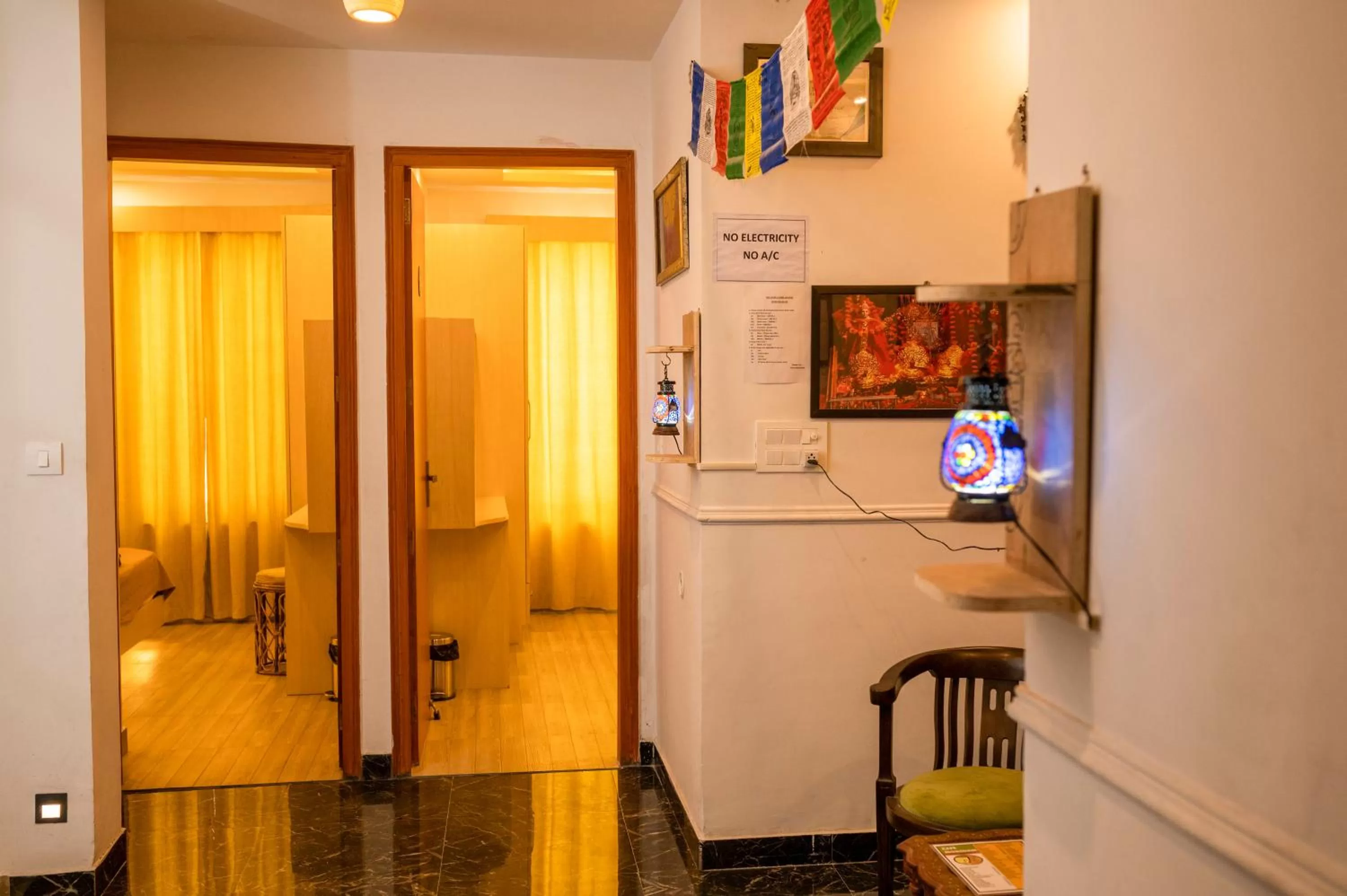 Communal lounge/ TV room in Hotel The Moksham