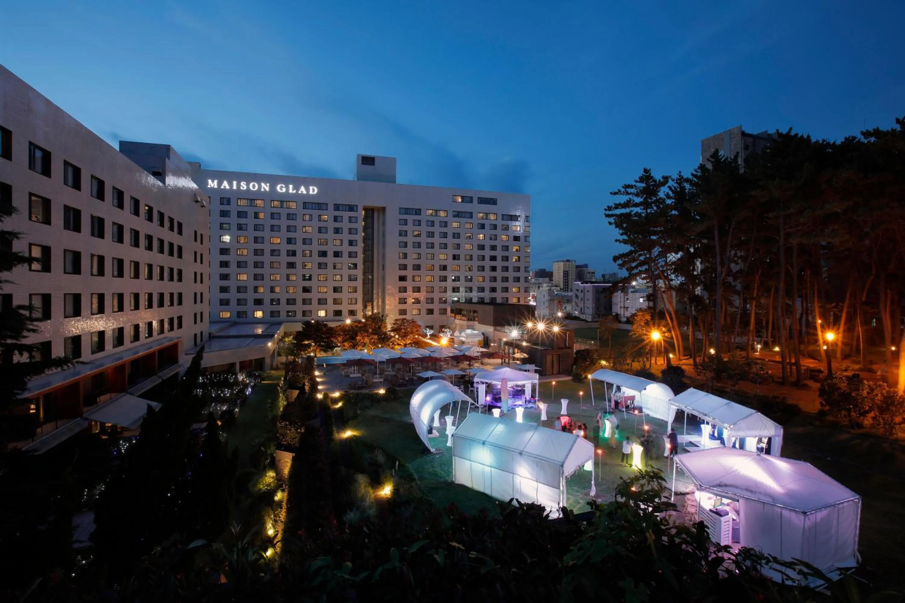 Evening entertainment in Maison Glad Jeju