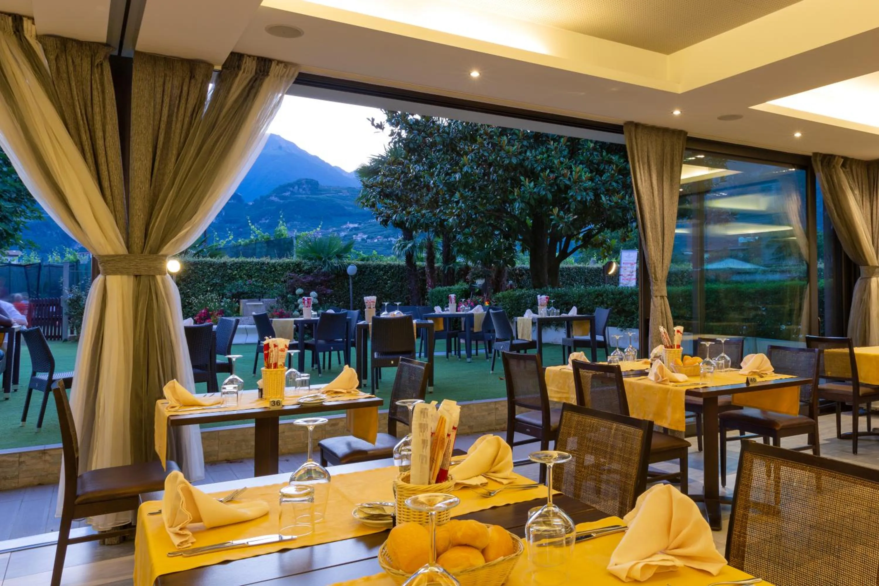 Restaurant/places to eat in Hotel Campagnola