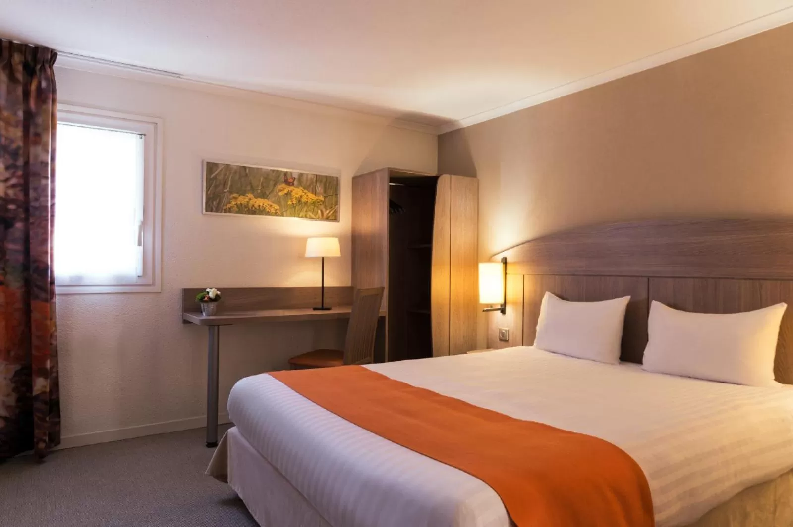 Bed in The Originals City, Hôtel Le Gayant, Douai