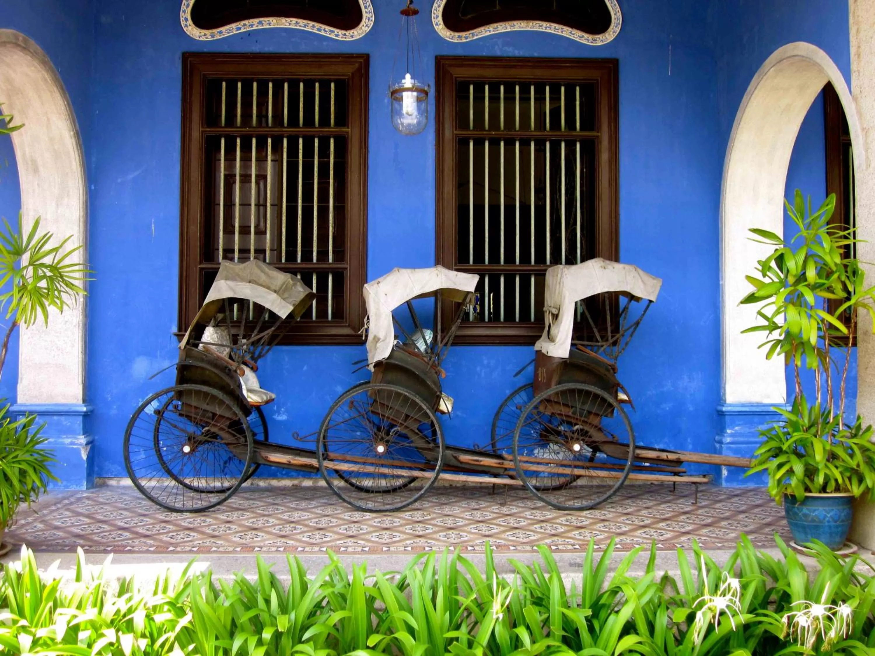 Facade/entrance in Cheong Fatt Tze - The Blue Mansion