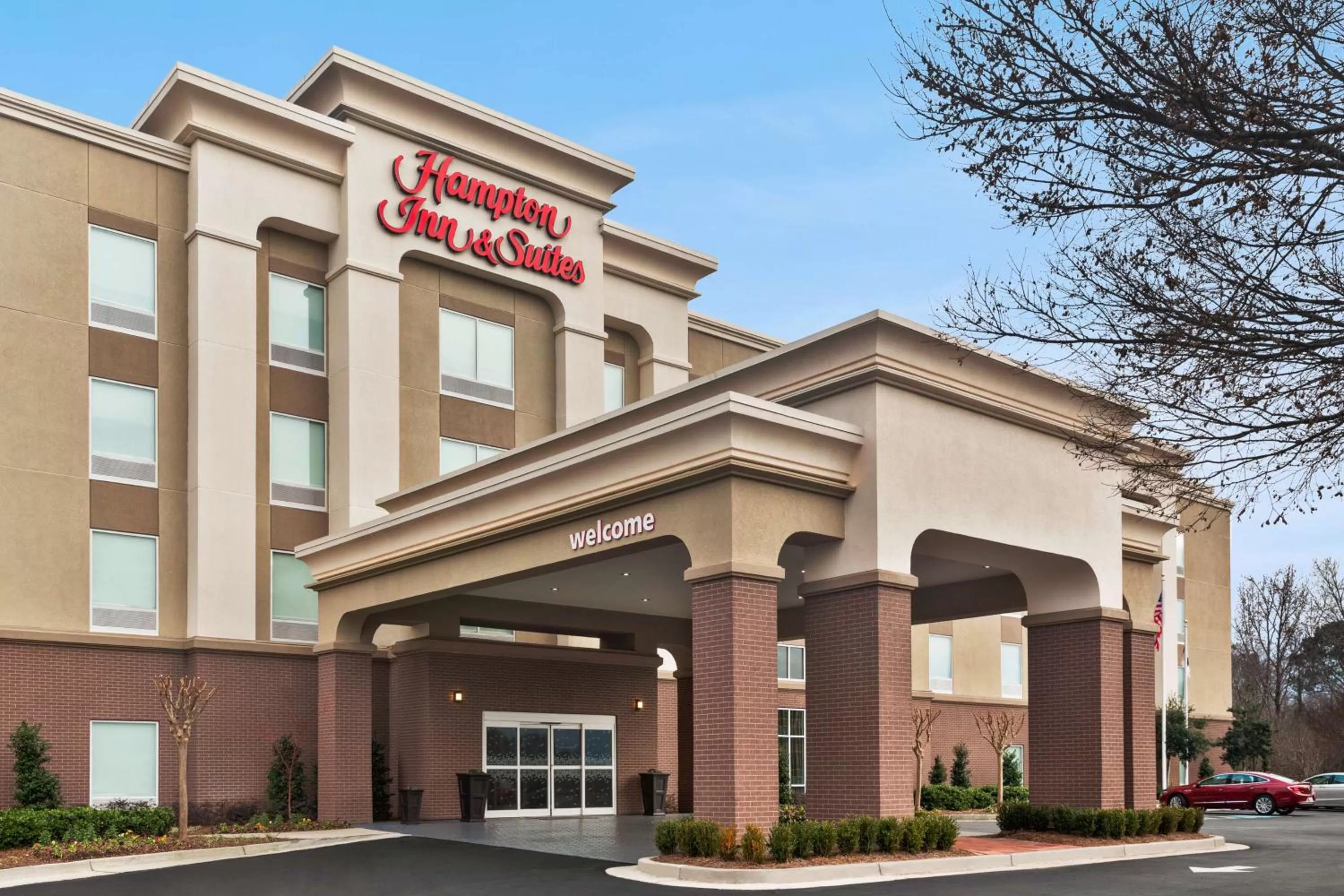 Property building in Hampton Inn & Suites Atlanta Airport West Camp Creek Pkwy
